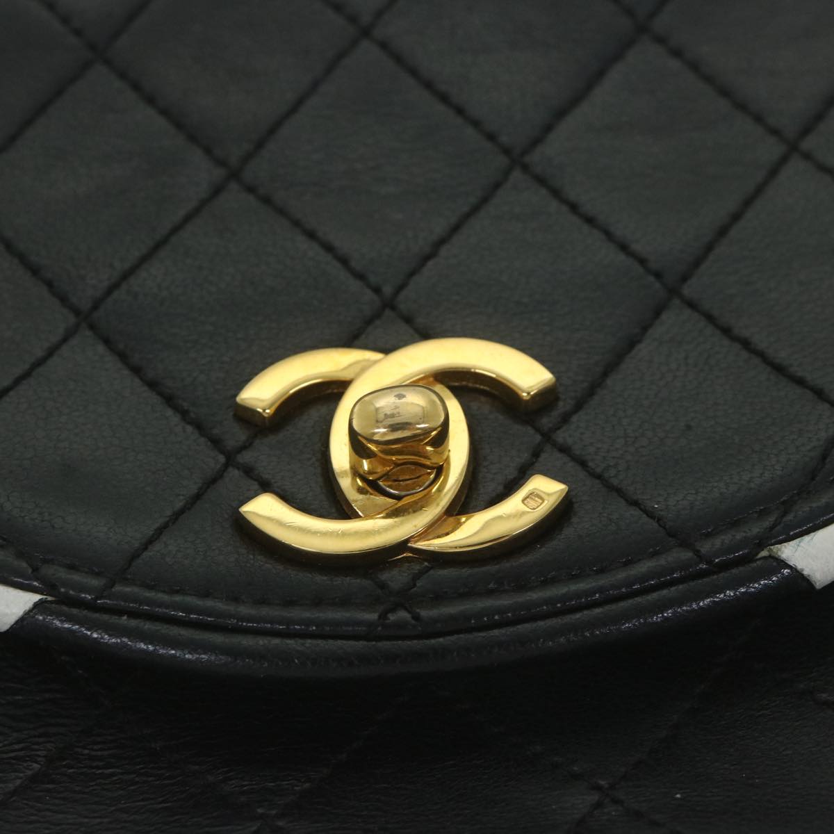 Top Quality Chanel Matelasse Chain Shoulder Bag Lamb Skin Black White CC Auth bs10325