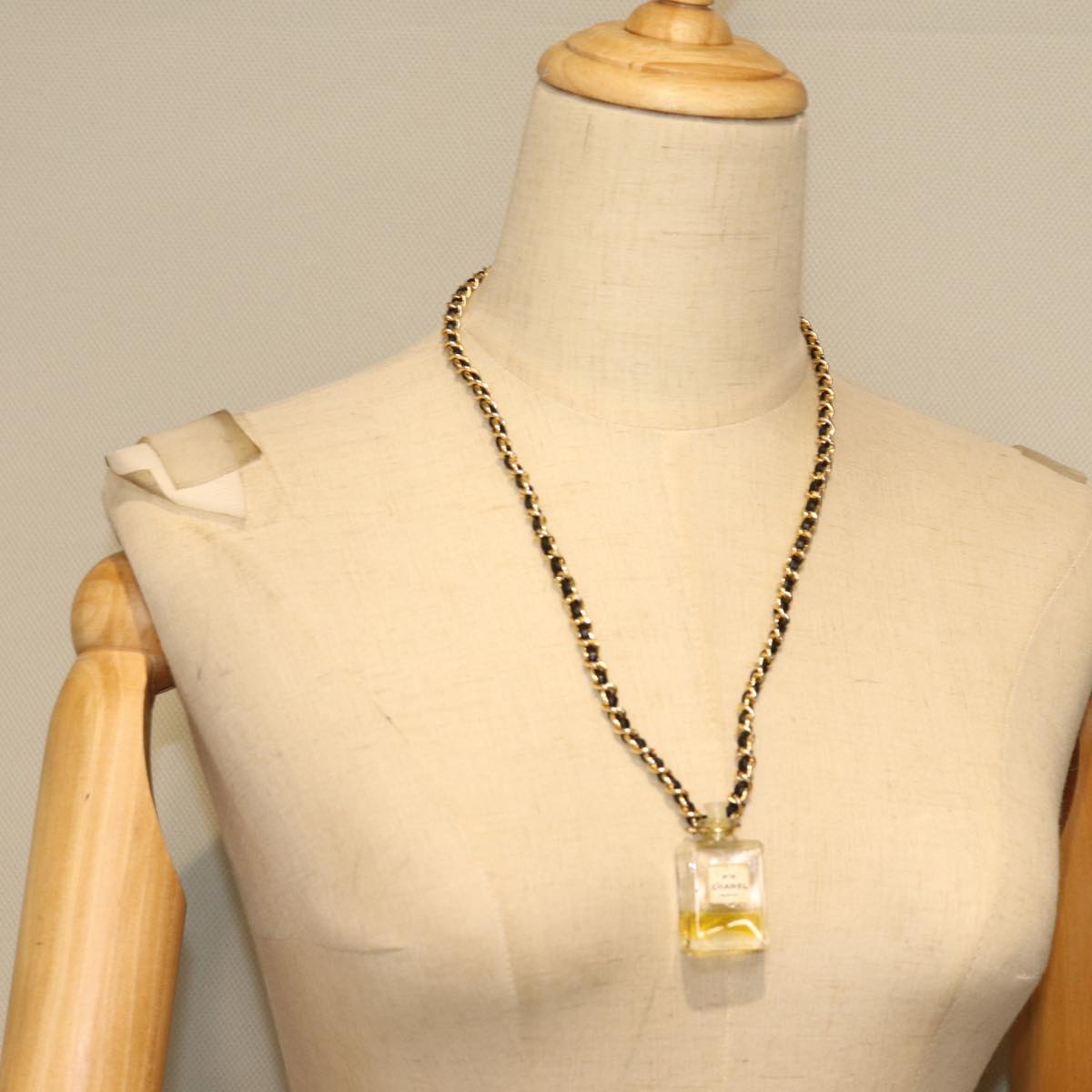 CHANEL Perfume N�‹19 Necklace Metal Leather Gold Black CC Auth bs13938