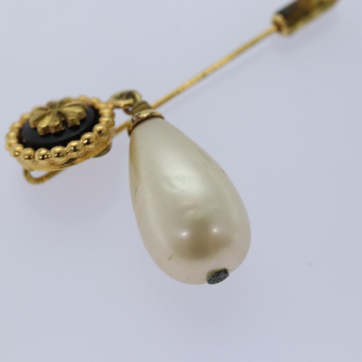Top Quality Chanel Pearl Brooch metal Gold CC Auth bs14533