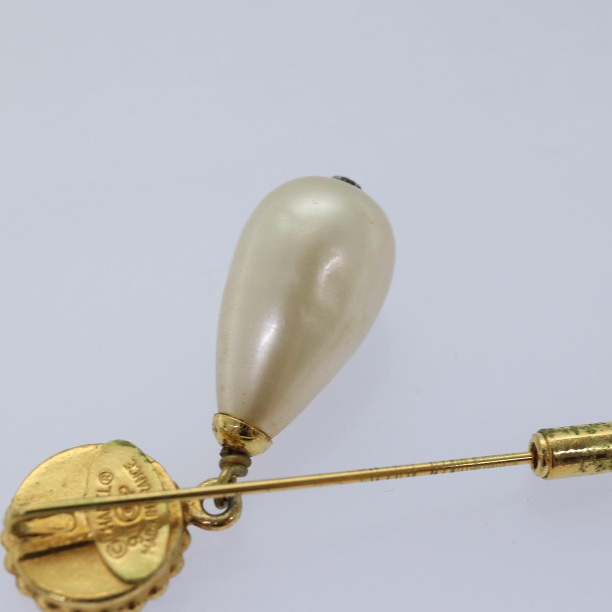 Top Quality Chanel Pearl Brooch metal Gold CC Auth bs14533