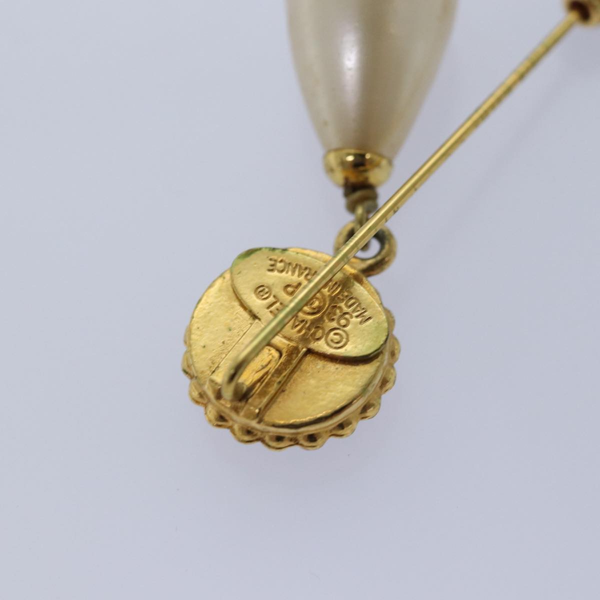 Top Quality Chanel Pearl Brooch metal Gold CC Auth bs14533