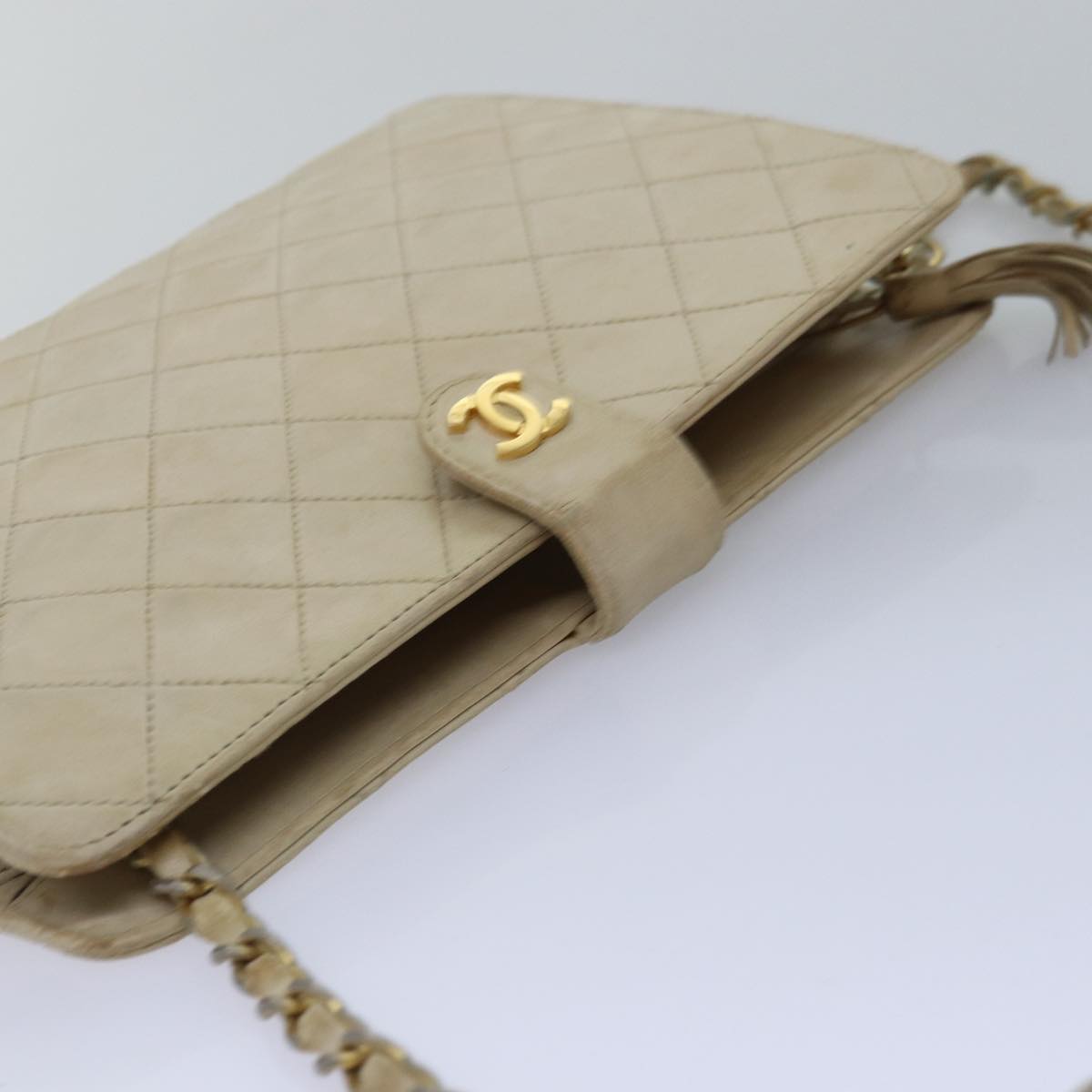Top Quality Chanel Matelasse Chain Shoulder Bag Lamb Skin Beige CC Auth bs14983