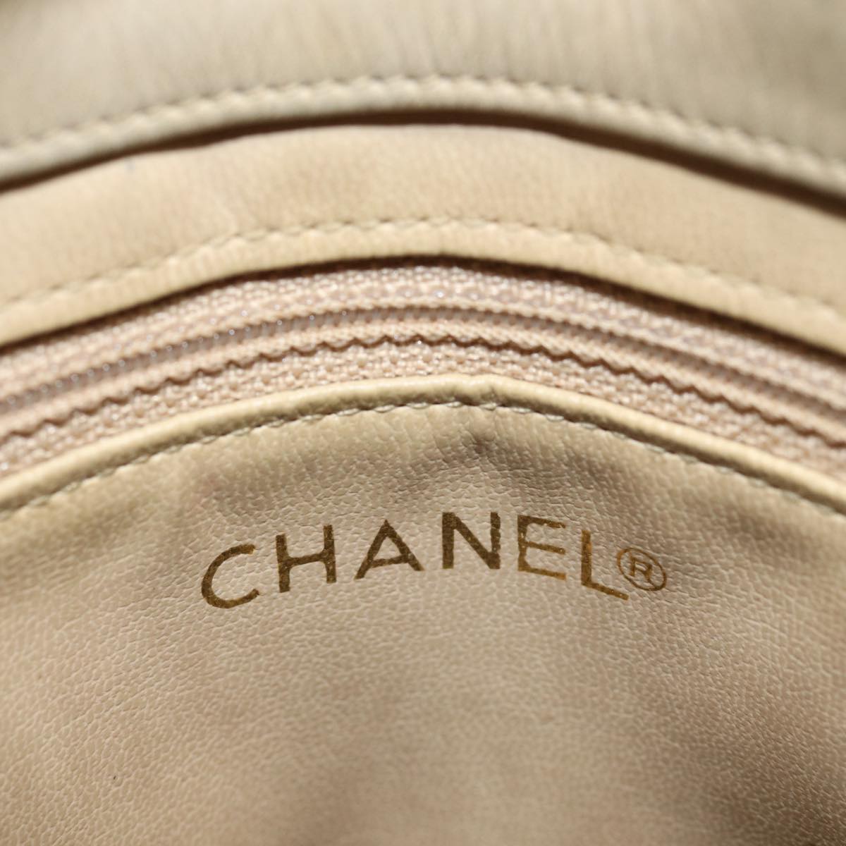 Top Quality Chanel Matelasse Chain Tote Bag Leather Beige Gold CC Auth bs16657