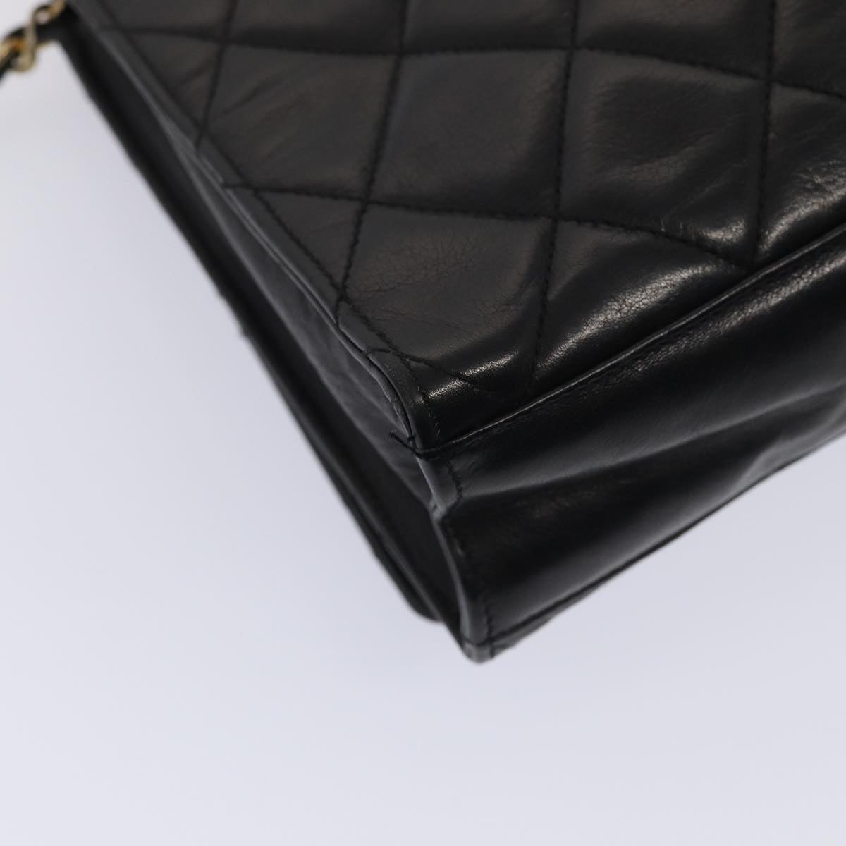 Top Quality Chanel Matelasse Chain Shoulder Bag Leather Black Gold CC Auth bs17124