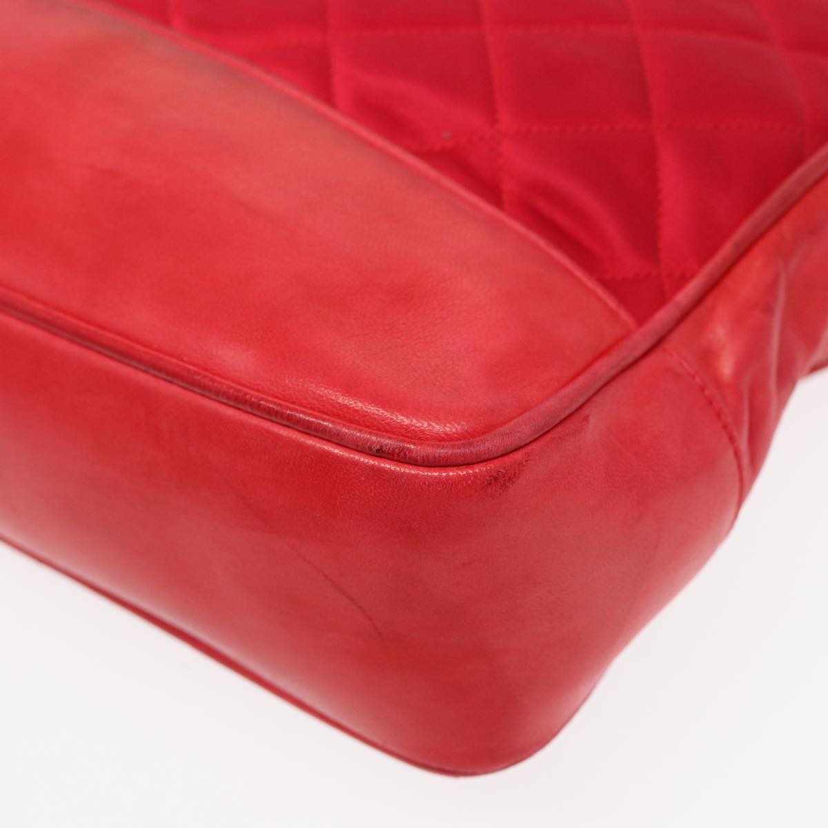 Top Quality Chanel Matelasse Chain Shoulder Bag Satin Red Gold CC Auth bs17153