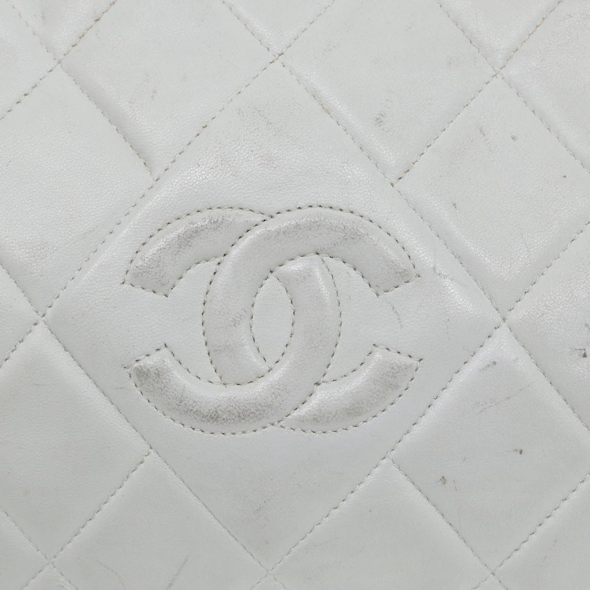 Top Quality Chanel Matelasse Shoulder Bag Lamb Skin White Gold CC Auth bs17156