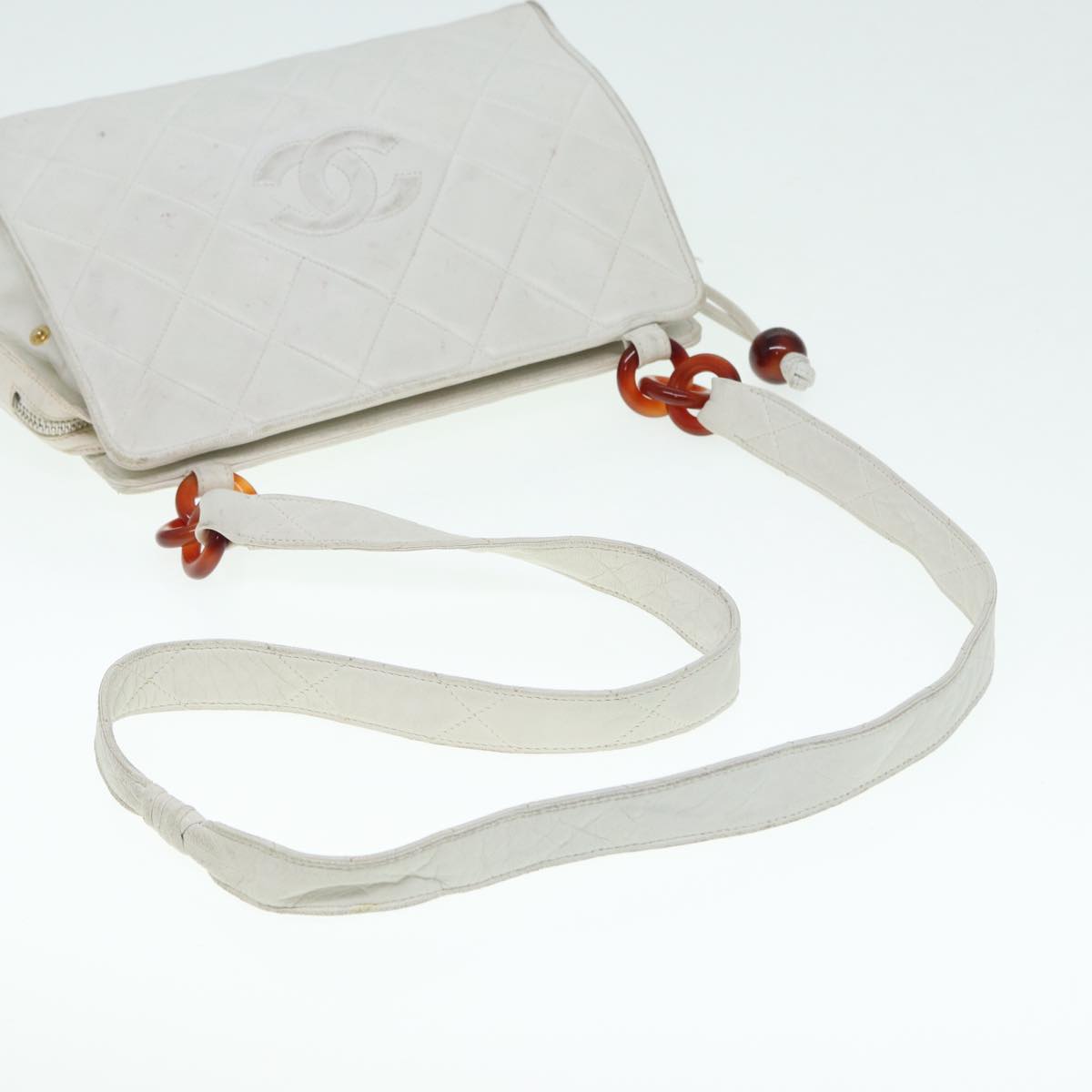 Top Quality Chanel Matelasse Shoulder Bag Lamb Skin White Gold CC Auth bs17156