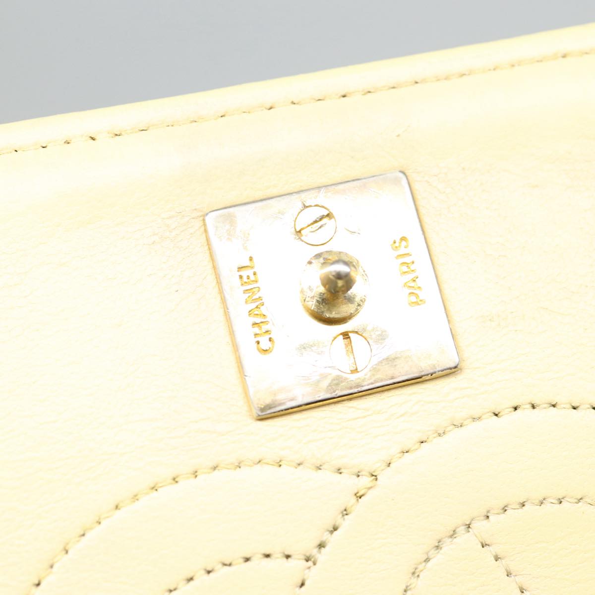 Top Quality Chanel Matelasse Chain Shoulder Bag Lamb Skin Beige Gold CC Auth bs17432
