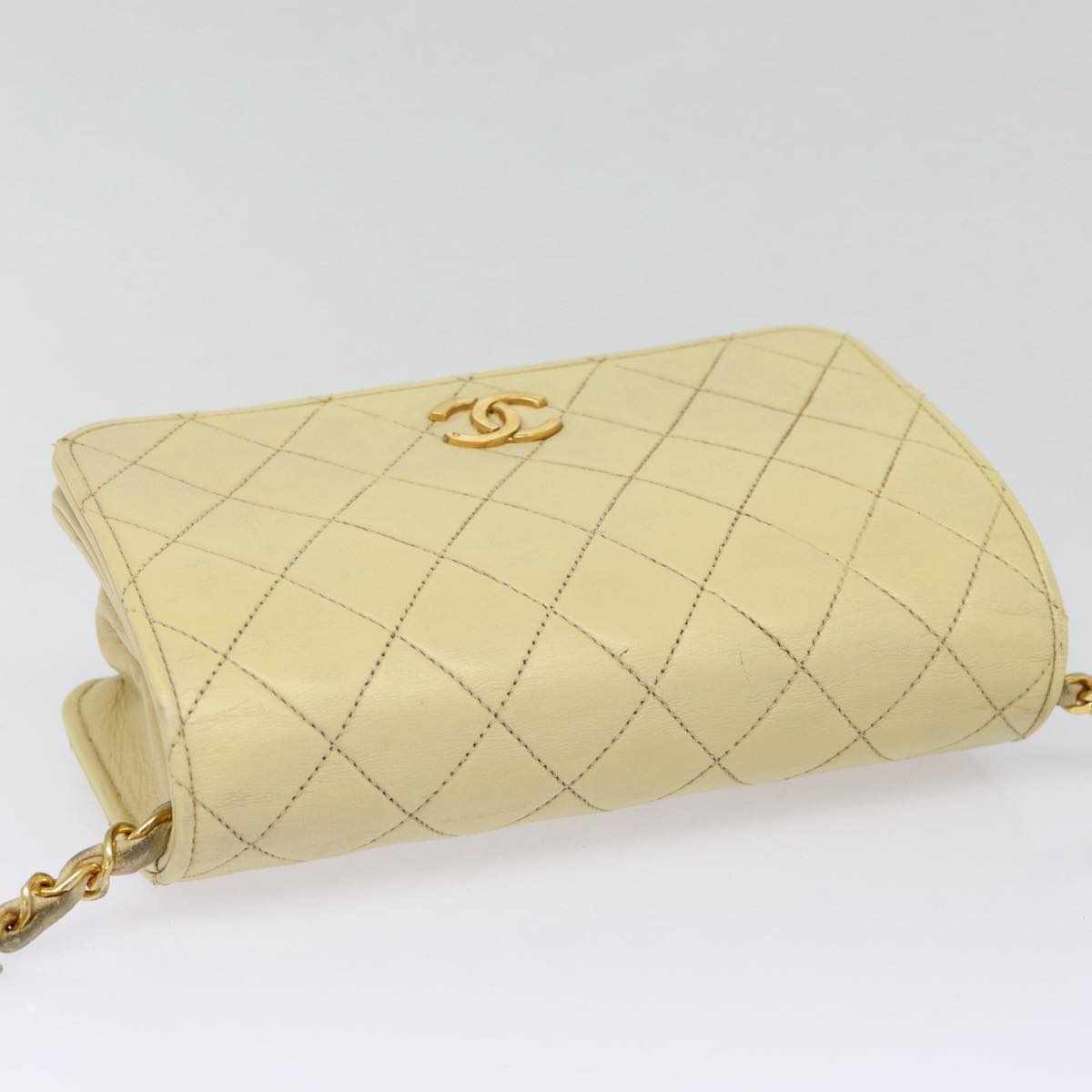 Top Quality Chanel Matelasse Chain Shoulder Bag Lamb Skin Beige Gold CC Auth bs17432