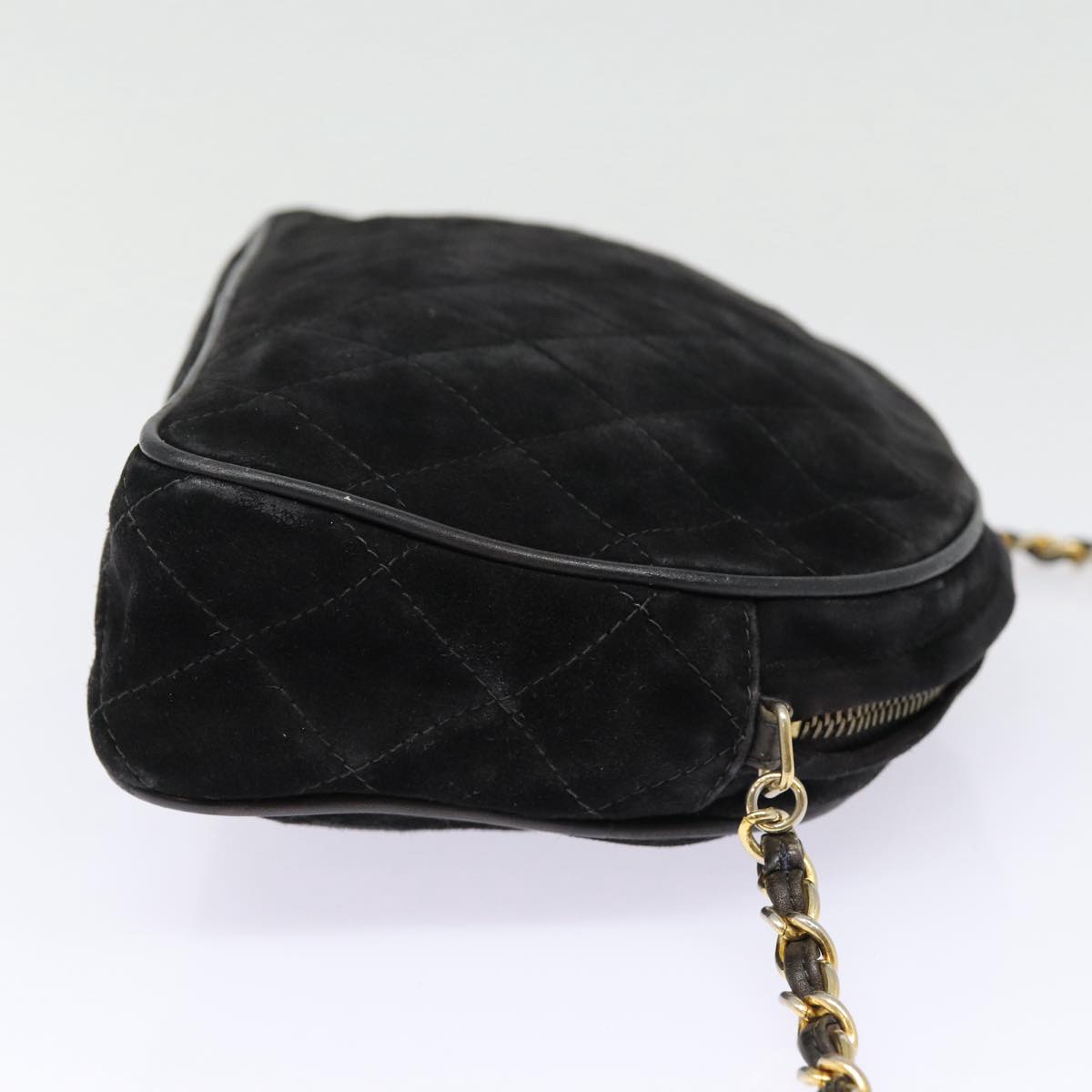 Top Quality Chanel Matelasse Chain Shoulder Bag Suede Black Gold CC Auth bs17434