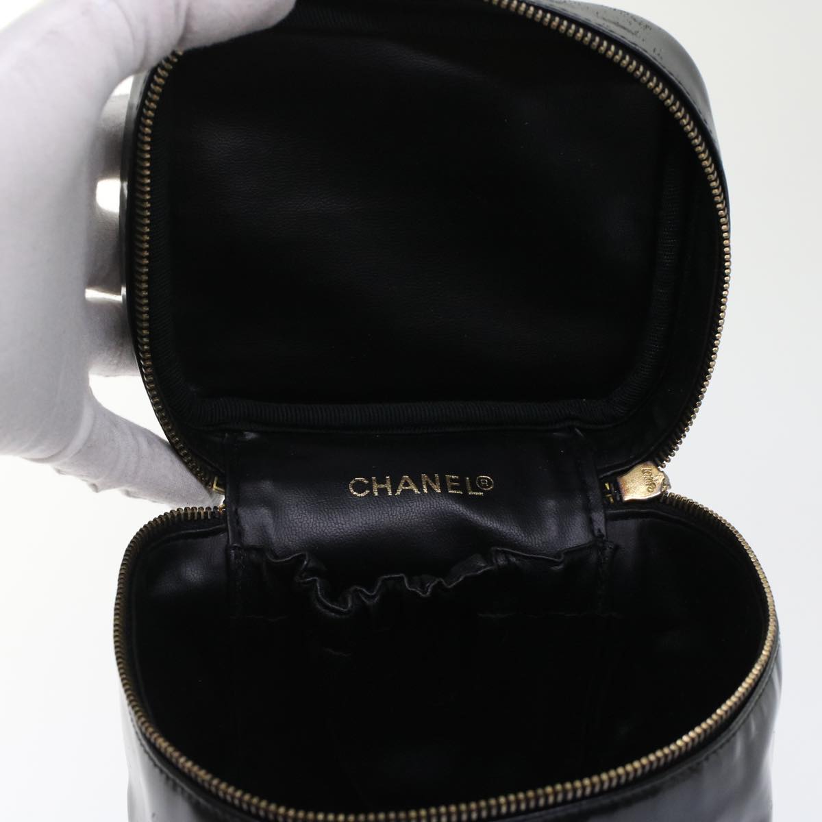CHANEL Vanity Cosmetic Pouch Patent leather Black CC Auth bs6857