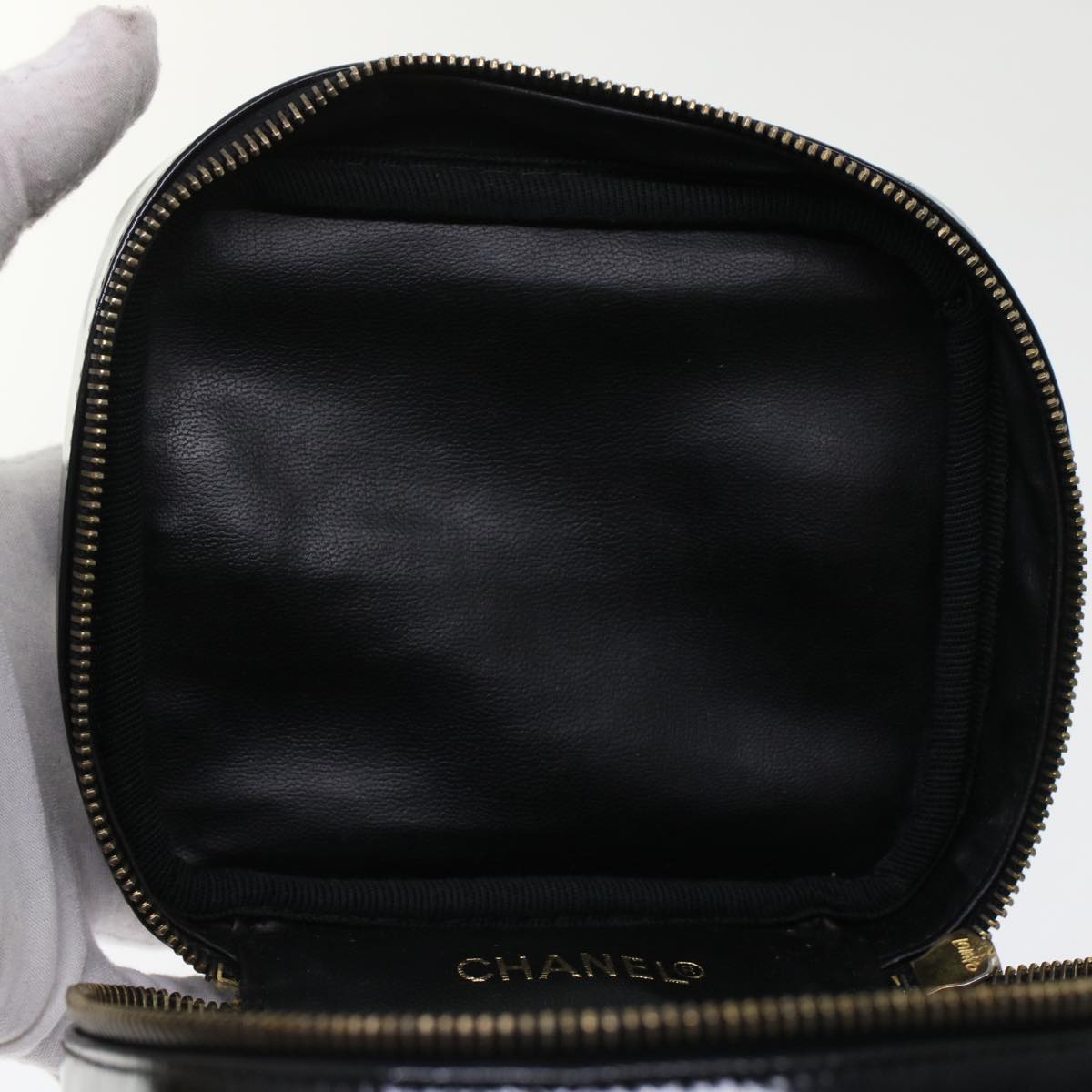 CHANEL Vanity Cosmetic Pouch Patent leather Black CC Auth bs6857