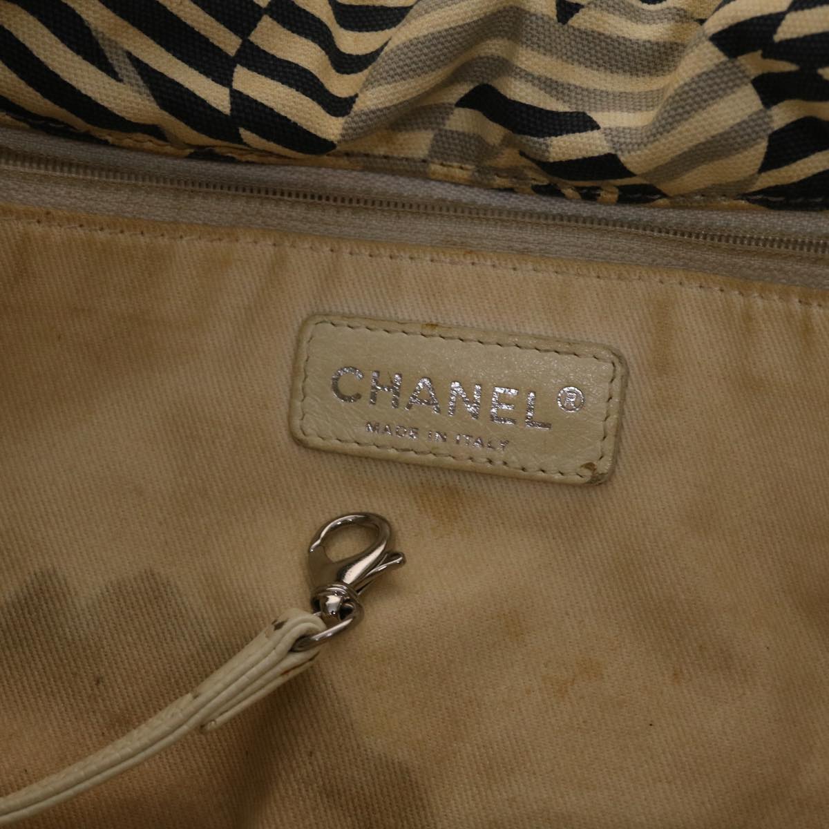 CHANEL Shoulder Bag Canvas White CC Auth bs6944