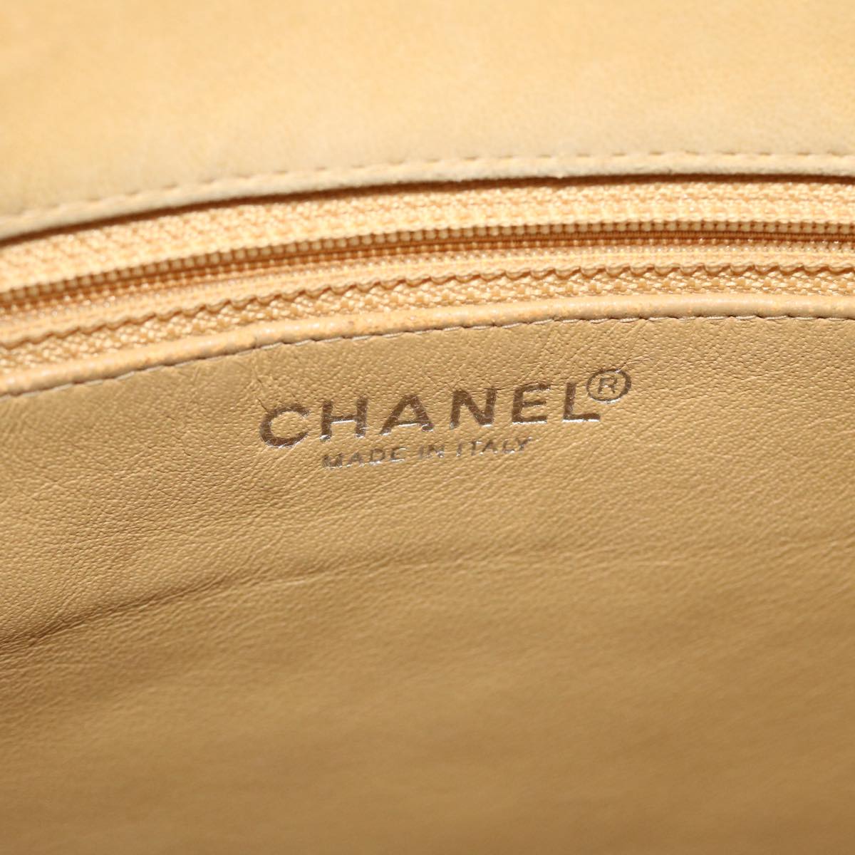 Top Quality Chanel Hand Bag Patent leather Yellow CC Auth bs7609