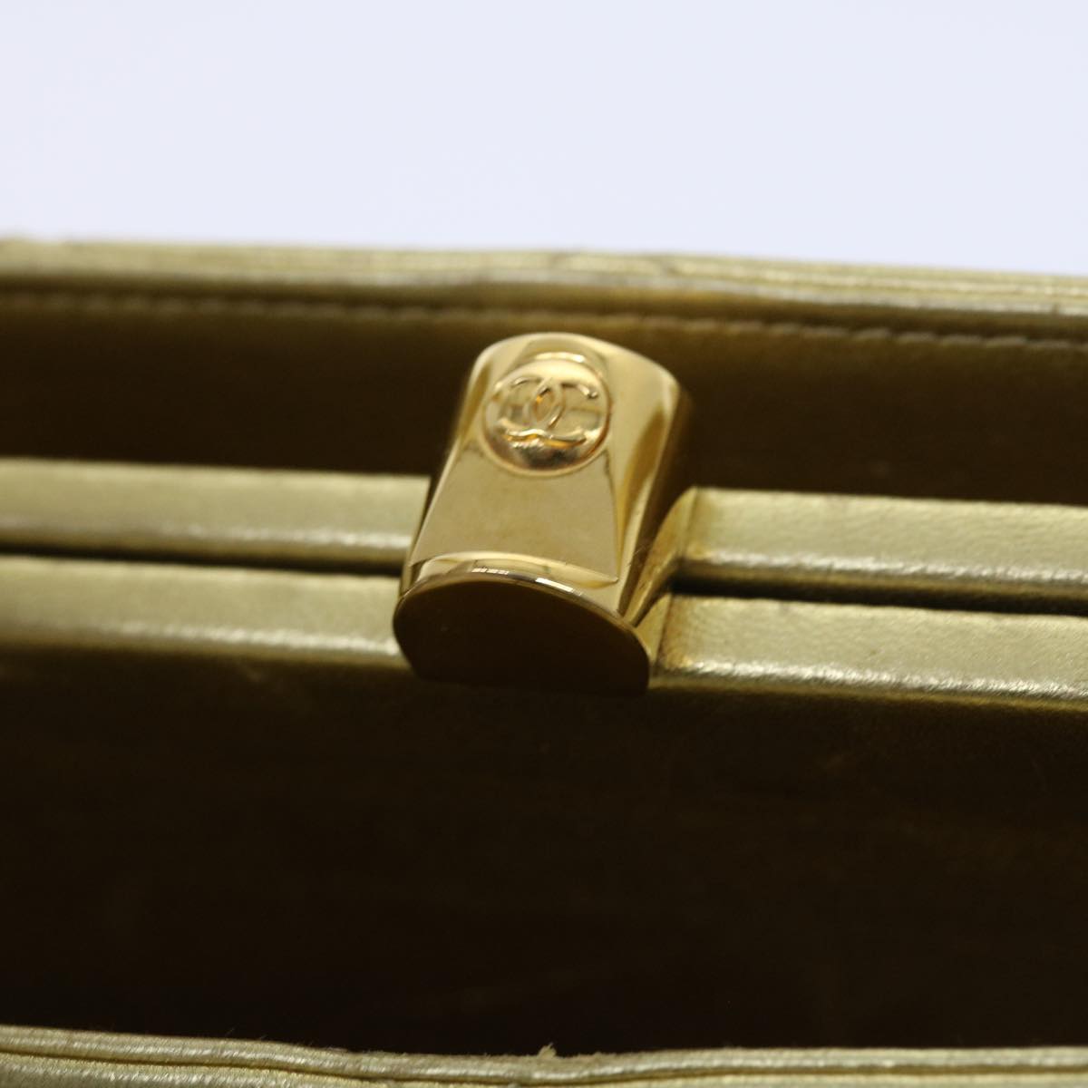 Top Quality Chanel Hand Bag Lamb Skin Gold Tone CC Auth bs9172