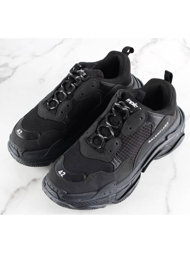 Luxury Balenciaga  Triple S Black 42 Domestic 270