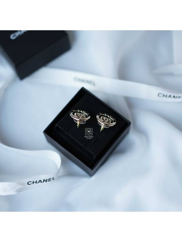 WoMen's CC Logo Circle Chain Earrings Black Gold Chanel