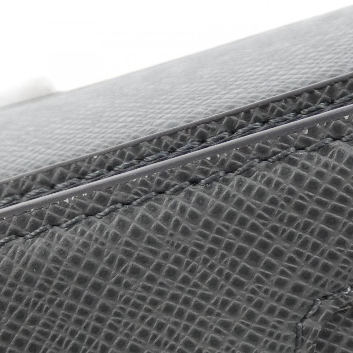Louis Vuitton Taiga  Flap Messenger M30808 Shoulder Bag