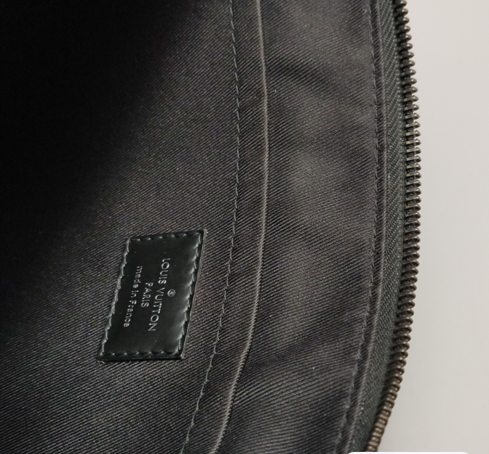 Preloved Louis Vuitton (LV)Discovery Pochette Clutch black 250122781038701