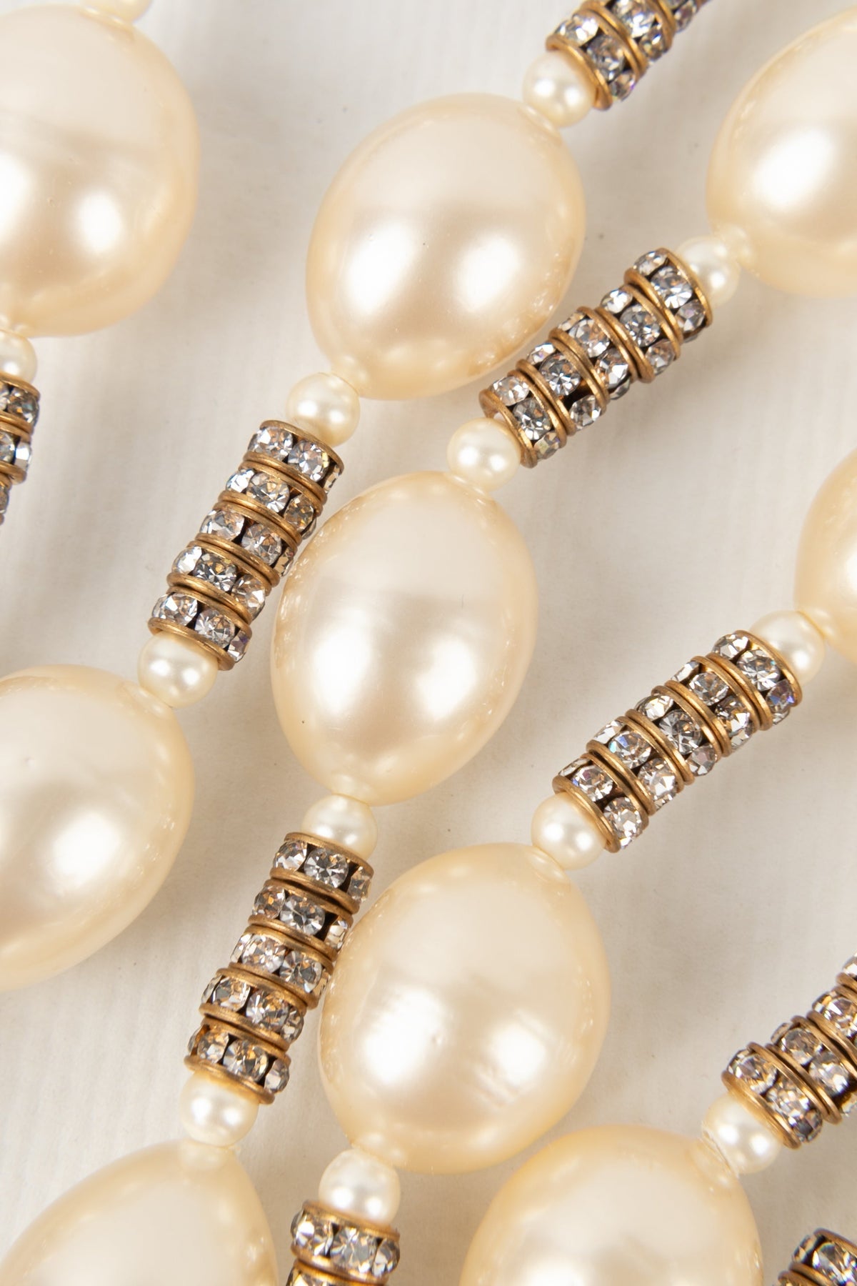 Collier de perles nacrées Chanel 1990s