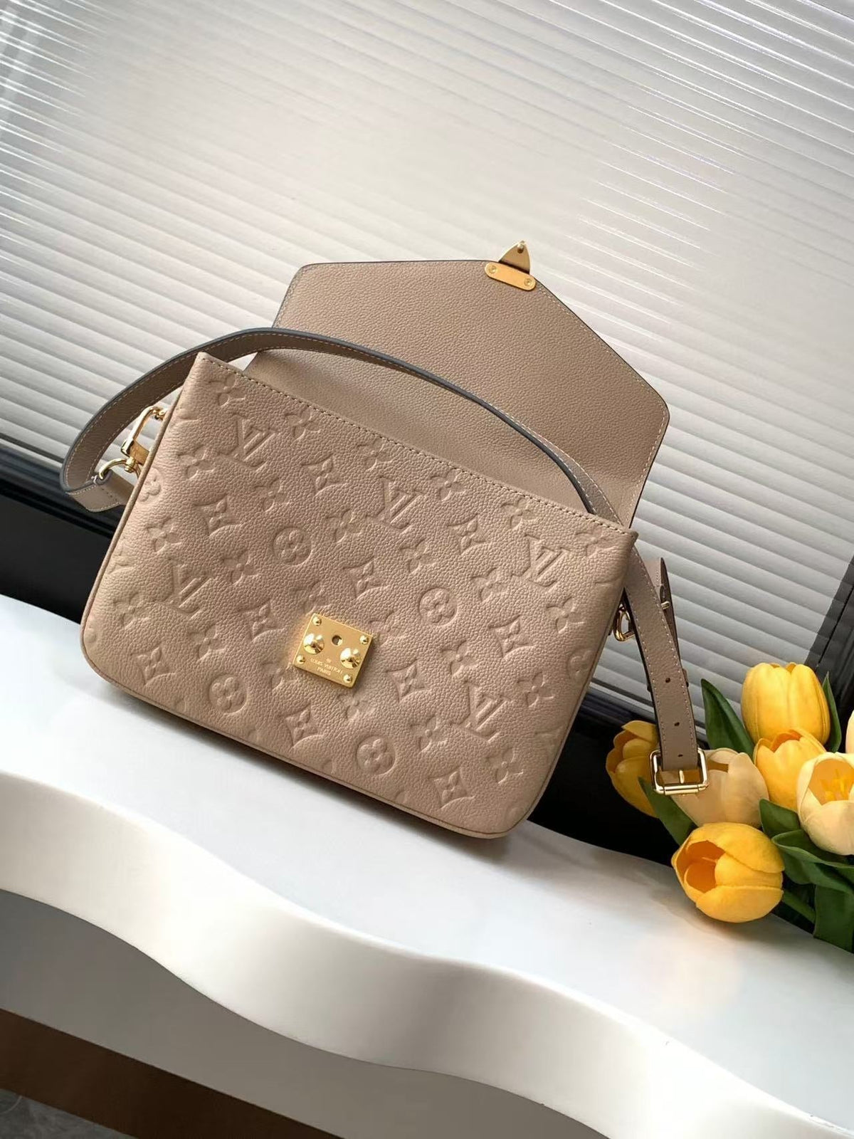 LB1142 Pochette Métis / HIGHEST QUALITY VERSION / 9.8 x 7.5 x 2.8 inches