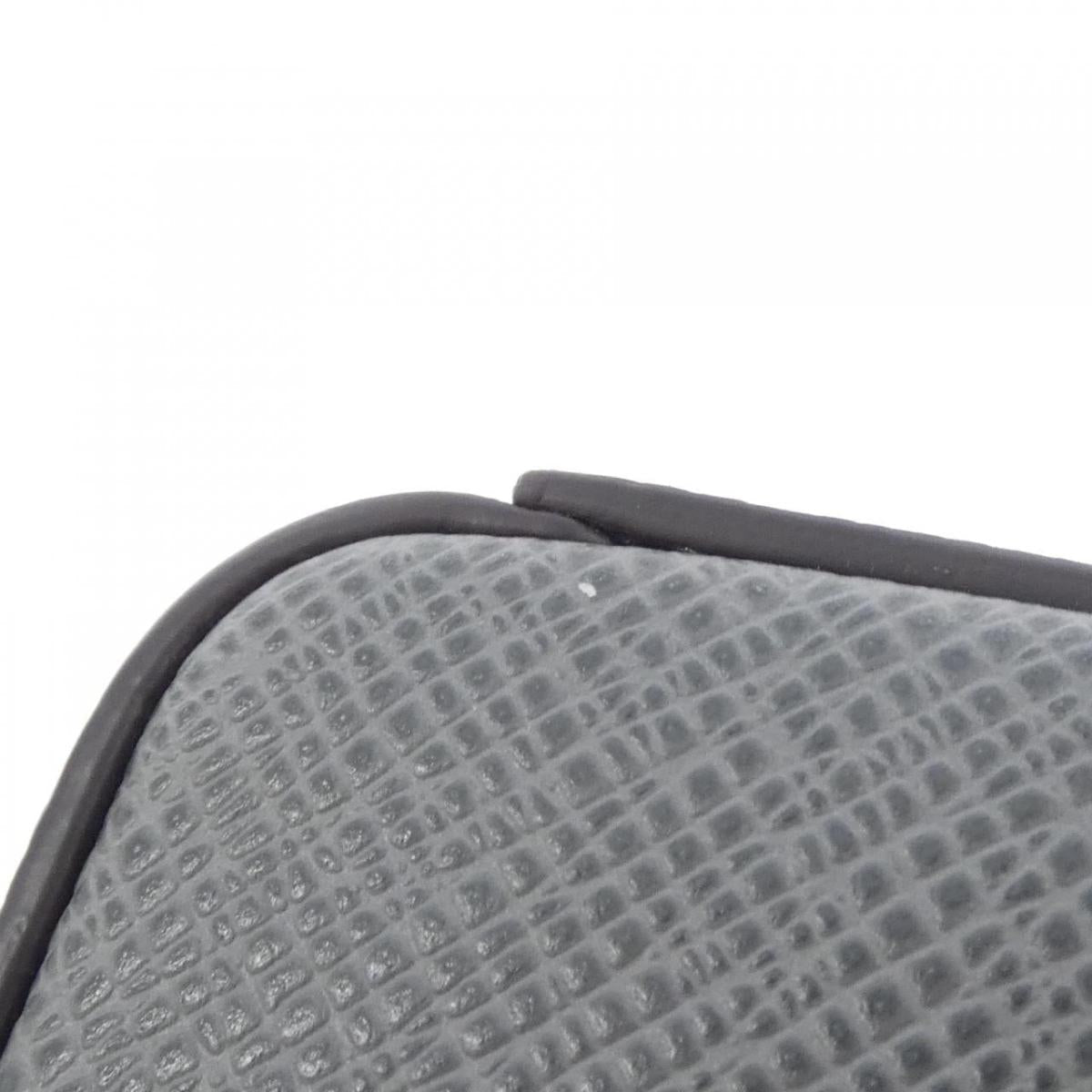 Louis Vuitton Taiga  Flap Messenger M30808 Shoulder Bag