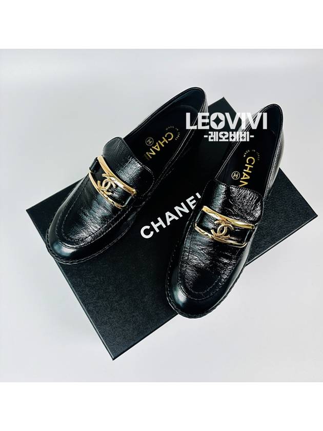 Patent calfskin gold plated CC logo loafers black Chanel
