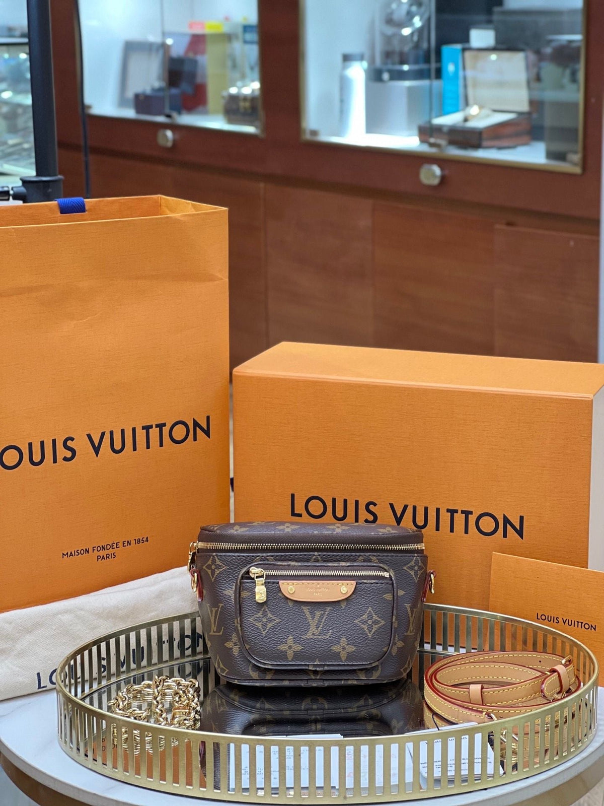 Preloved Louis Vuitton monogram mini bumbag chip 20*11cm 12522