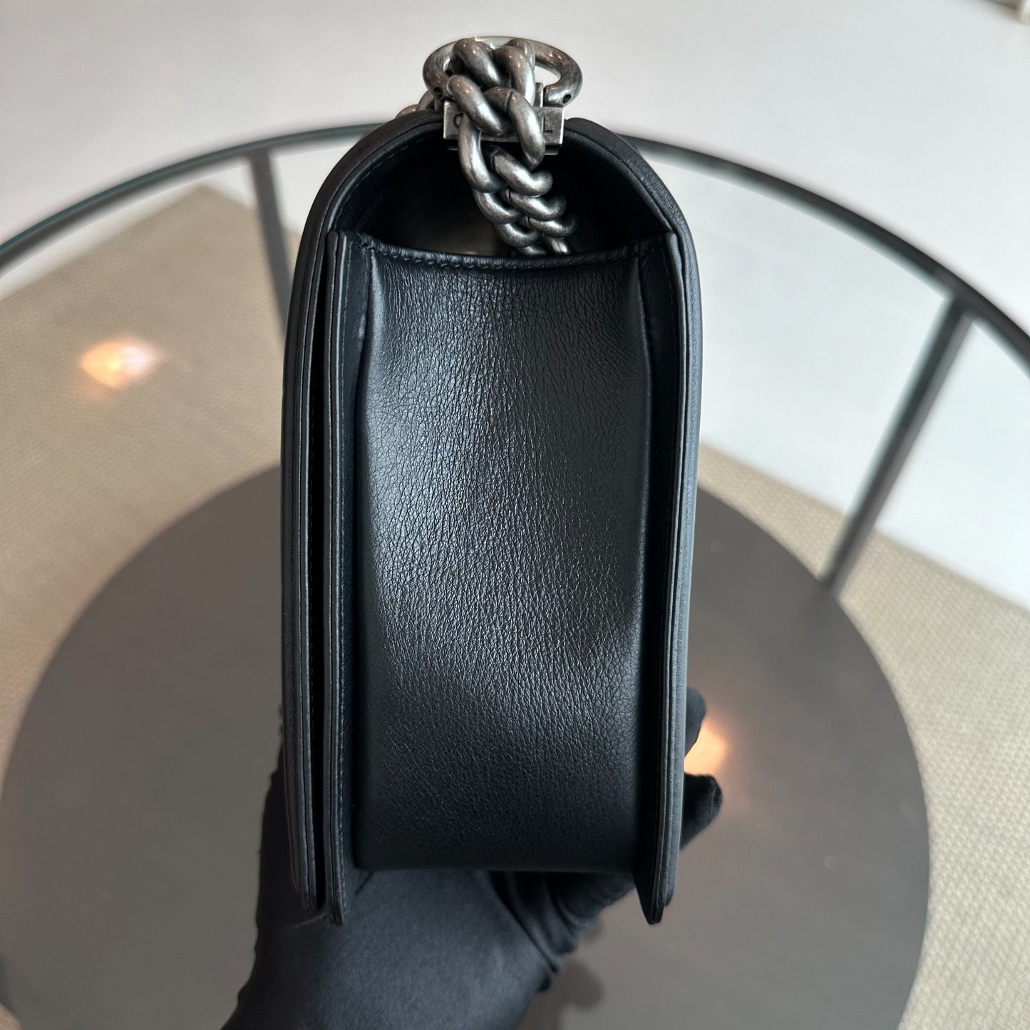 *Calfskin* Calfskin Boy New Medium 28CM Quilted Black Leboy RSHW No 19