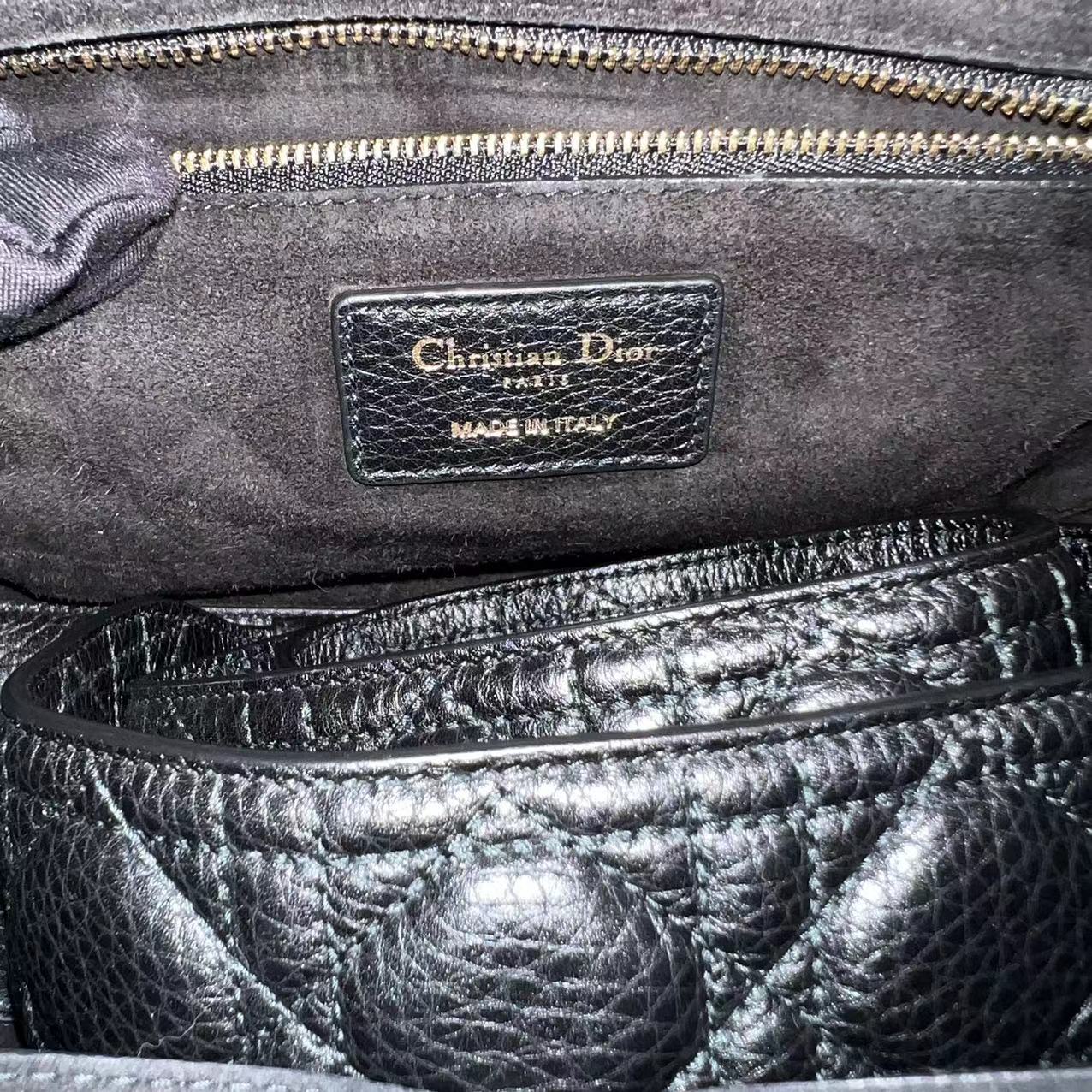 *Calfskin, Flap Version* Lady Medium Cannage Grained Calfskin Black Golden Hardware