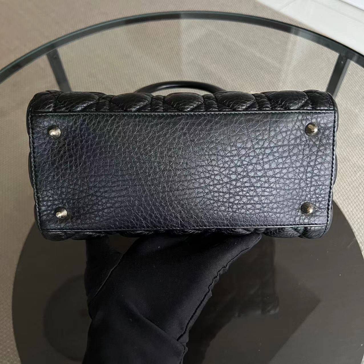 *Calfskin, Flap Version* Lady Medium Cannage Grained Calfskin Black Golden Hardware