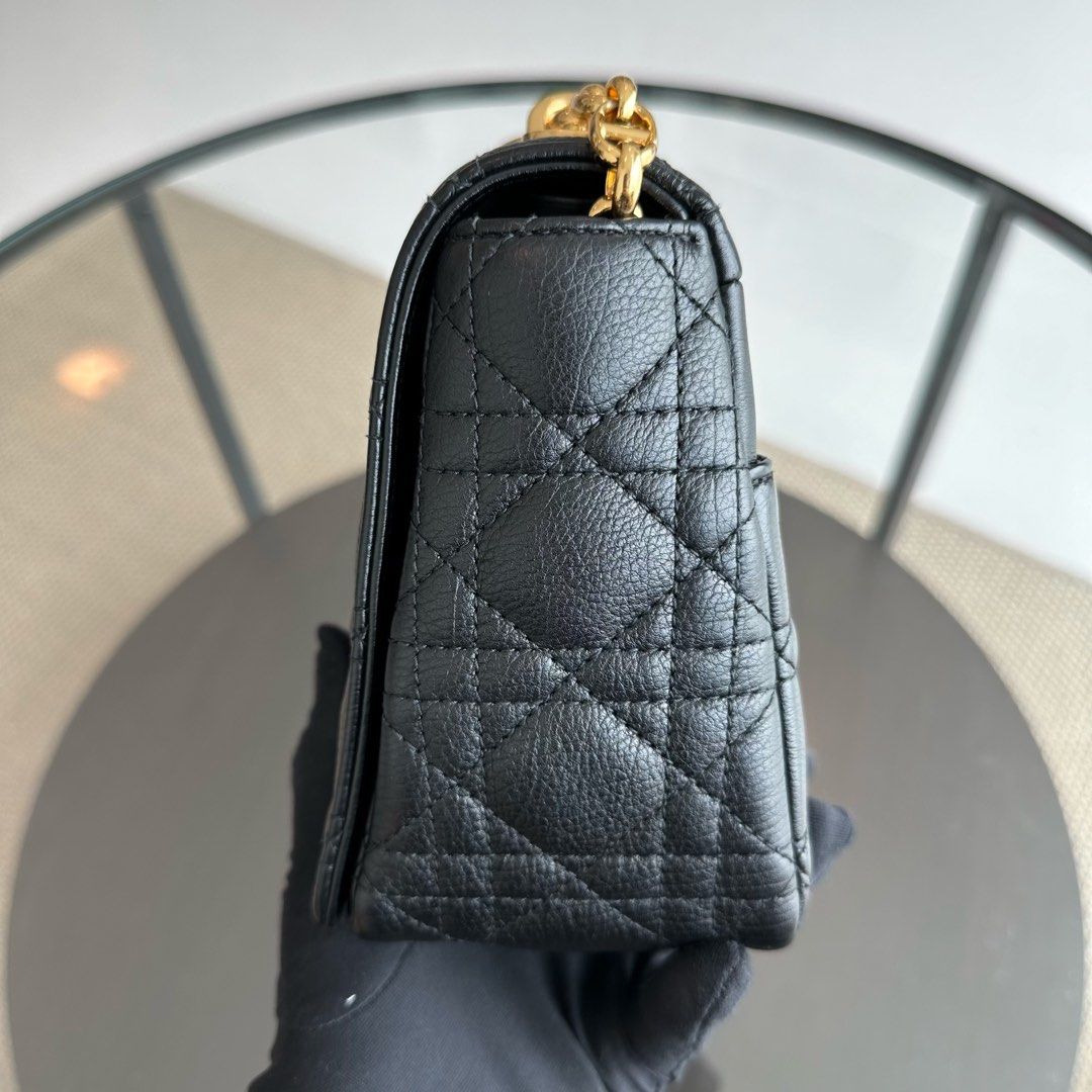 Caro Medium 25CMCannage Calfskin Black GHW