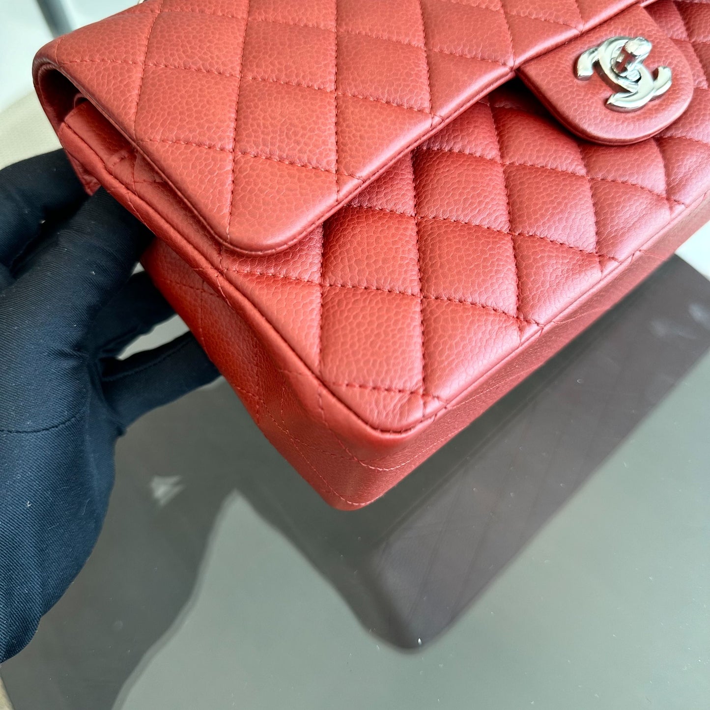 *Caviar* Caviar Medium 25CM Quilted Red SHW No 14