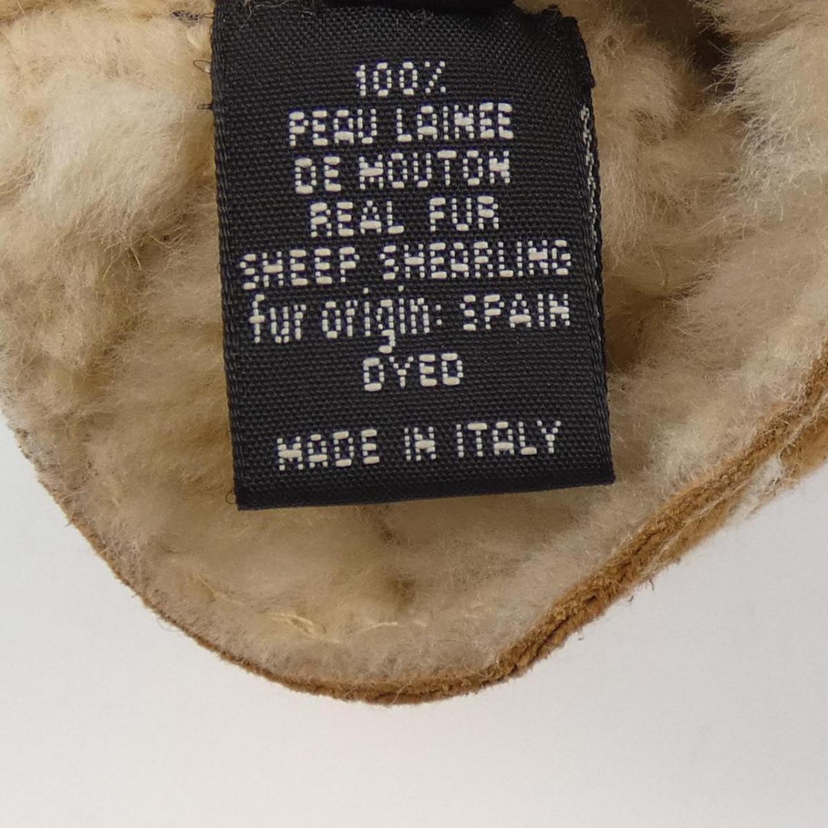 CHANEL GLOVE COMEHYO ONLINESTORE in the