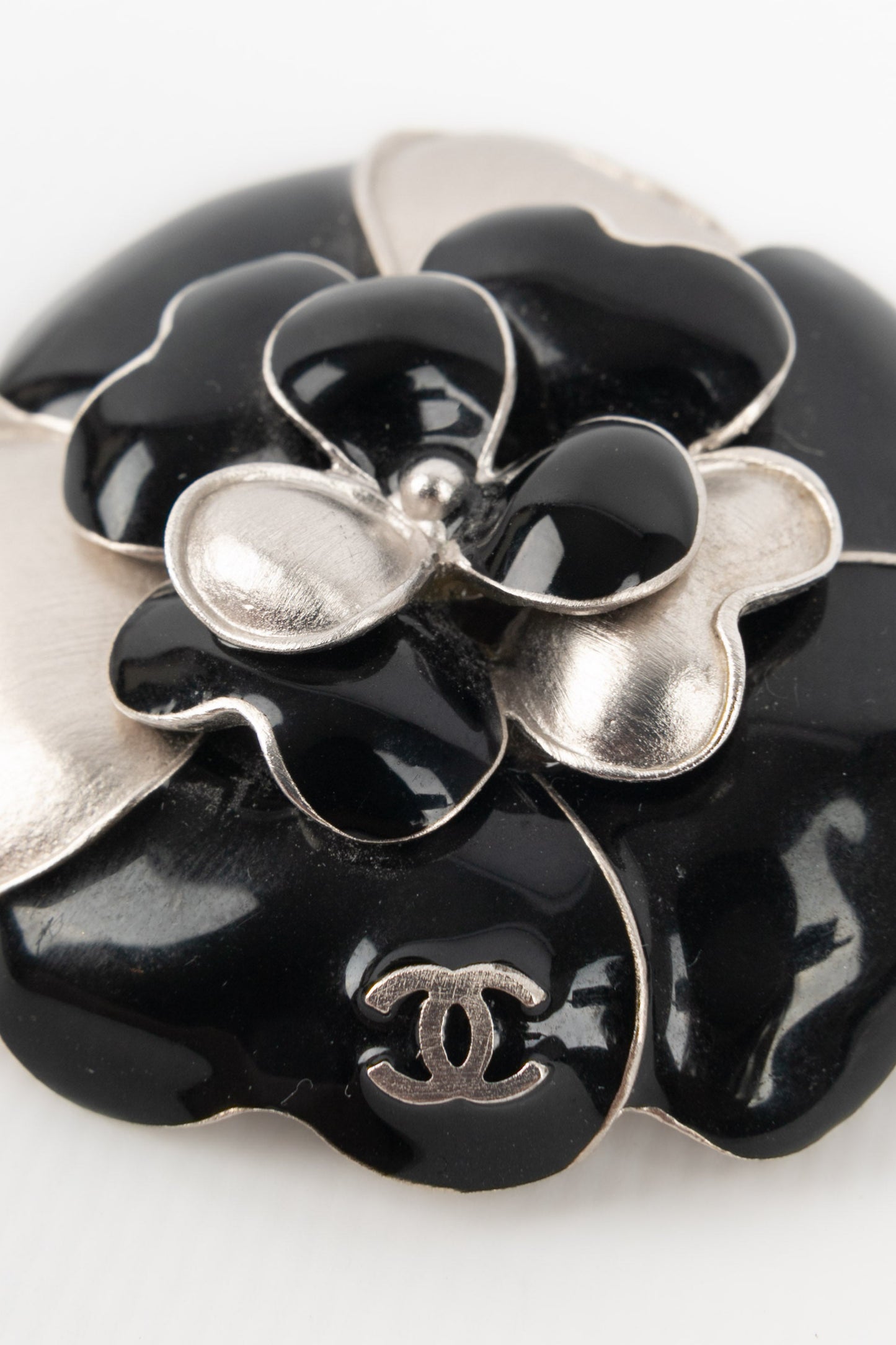 Broche camélia Chanel