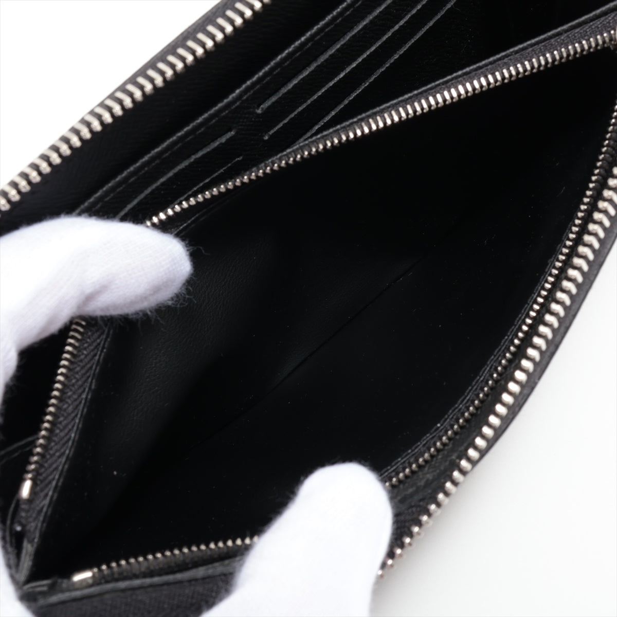 Louis Vuitton Taiga Zippy Dragon M69409 Black Round Zipper Wallet