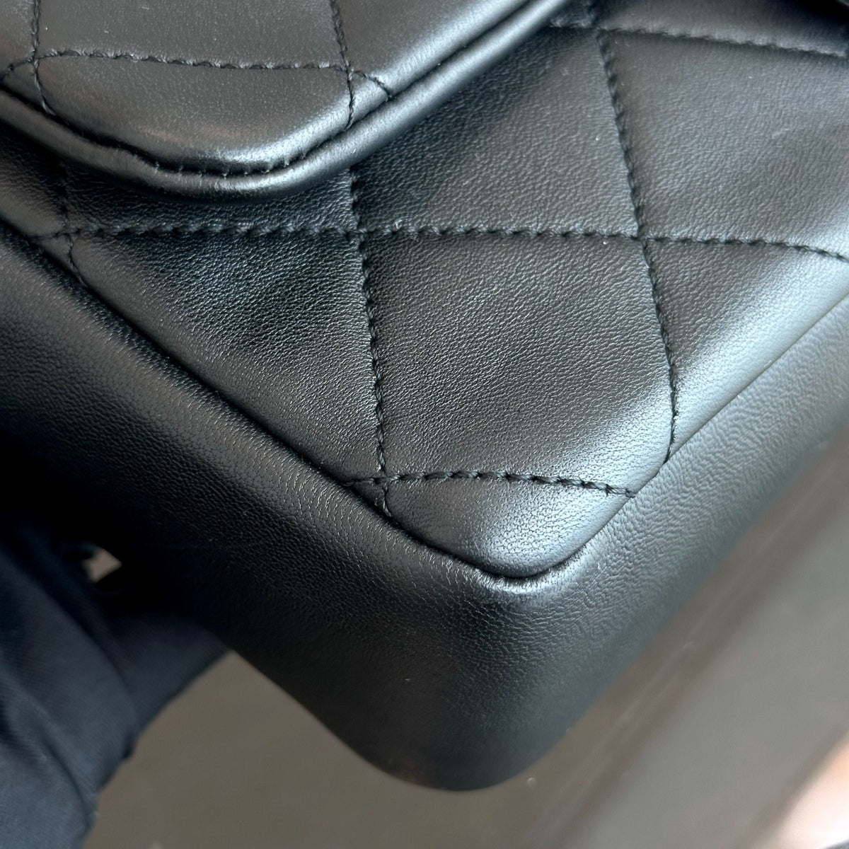 2020 Elegant Resin Chain Classic Flap Quilted Lambskin Black GHW No 29