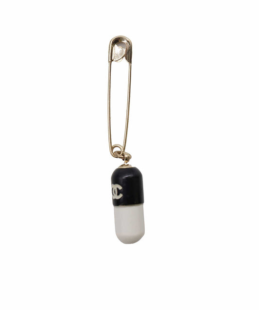 Chanel 80s pill pin  DXBS2603