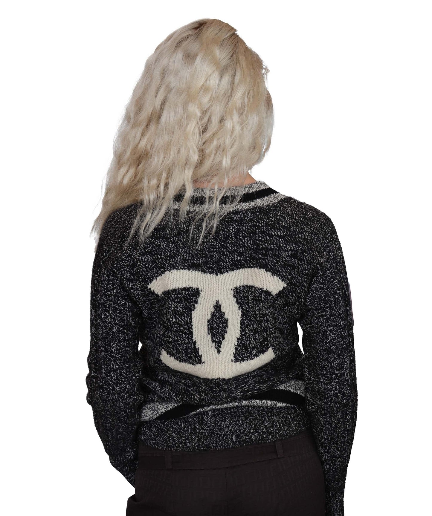 Chanel Cashmere V-neck - DXBS2551