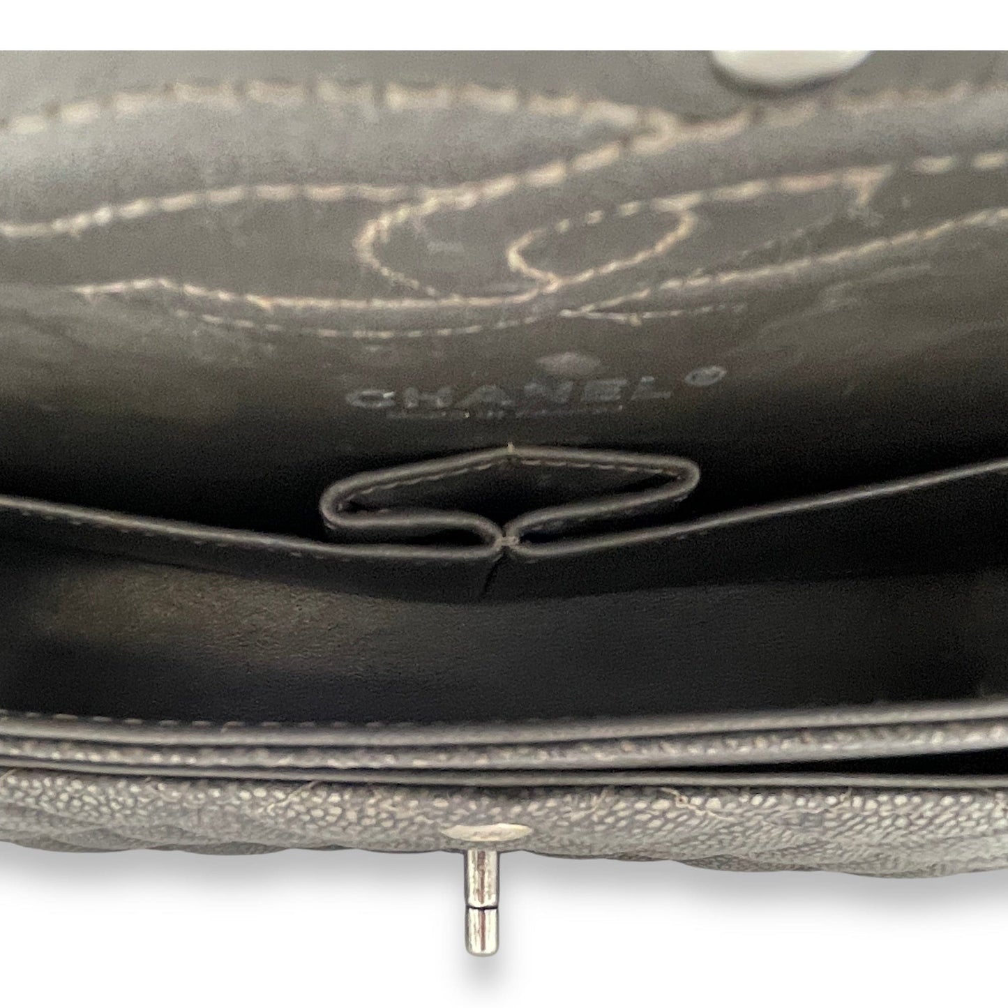 Chanel  Timeless Classic Flap Medium Shoulder bag in Caviar leather, Gunmetal Hardware C2406044CH