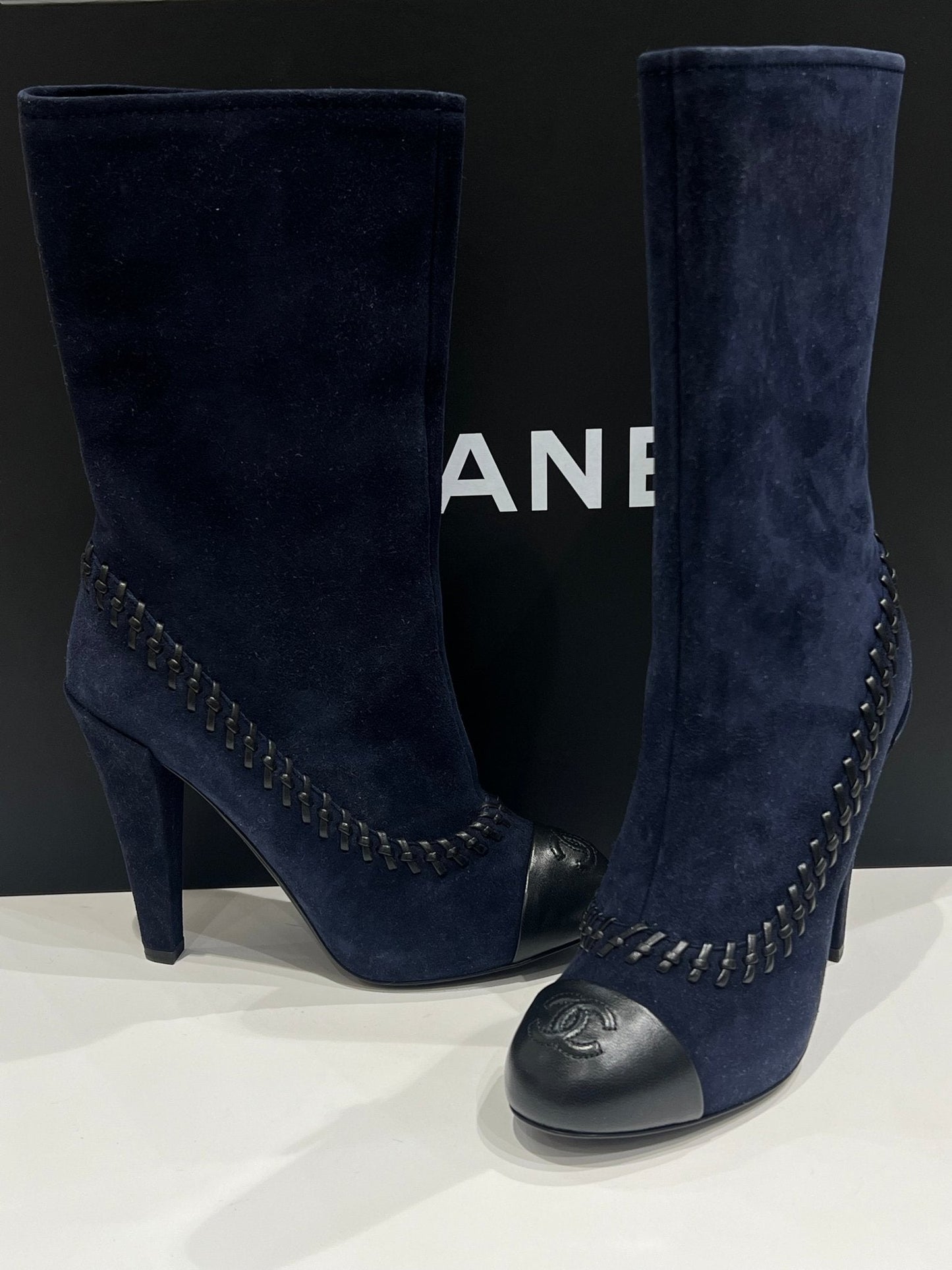Chanel - bottines daim marine et noir