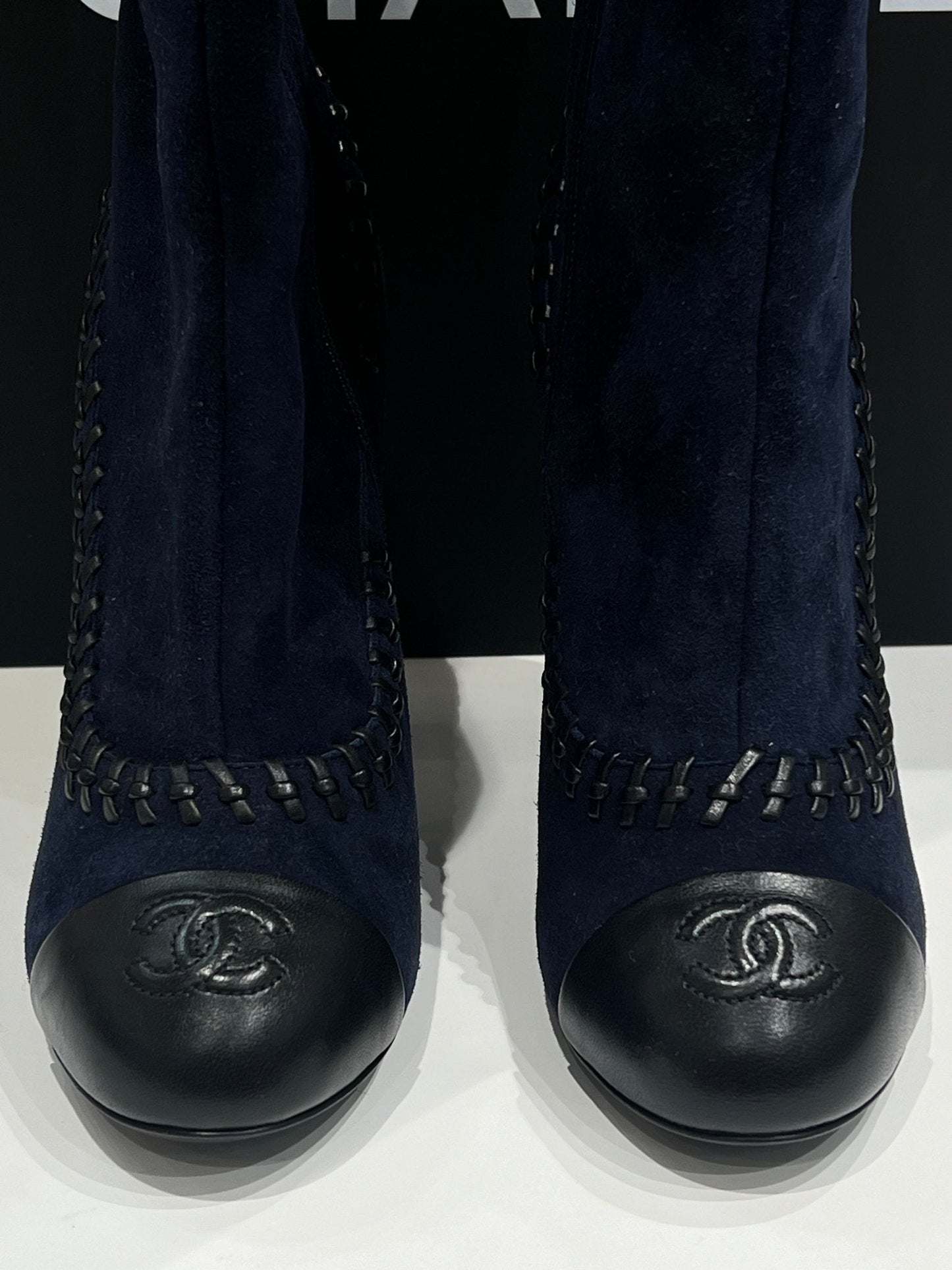 Chanel - bottines daim marine et noir