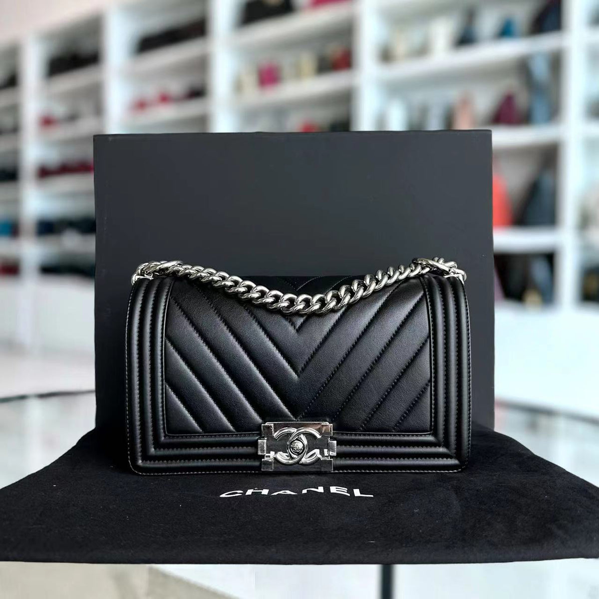 Boy Old Medium Chevron Calfskin Black Silver Hardware Series 22