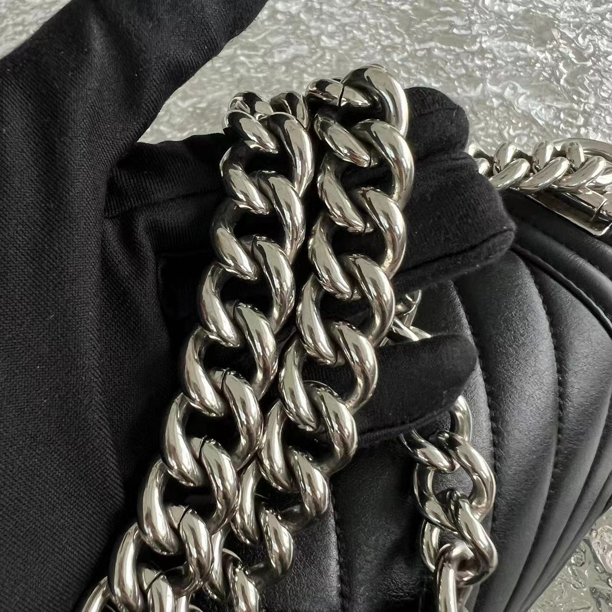 Boy Old Medium Chevron Calfskin Black Silver Hardware Series 22