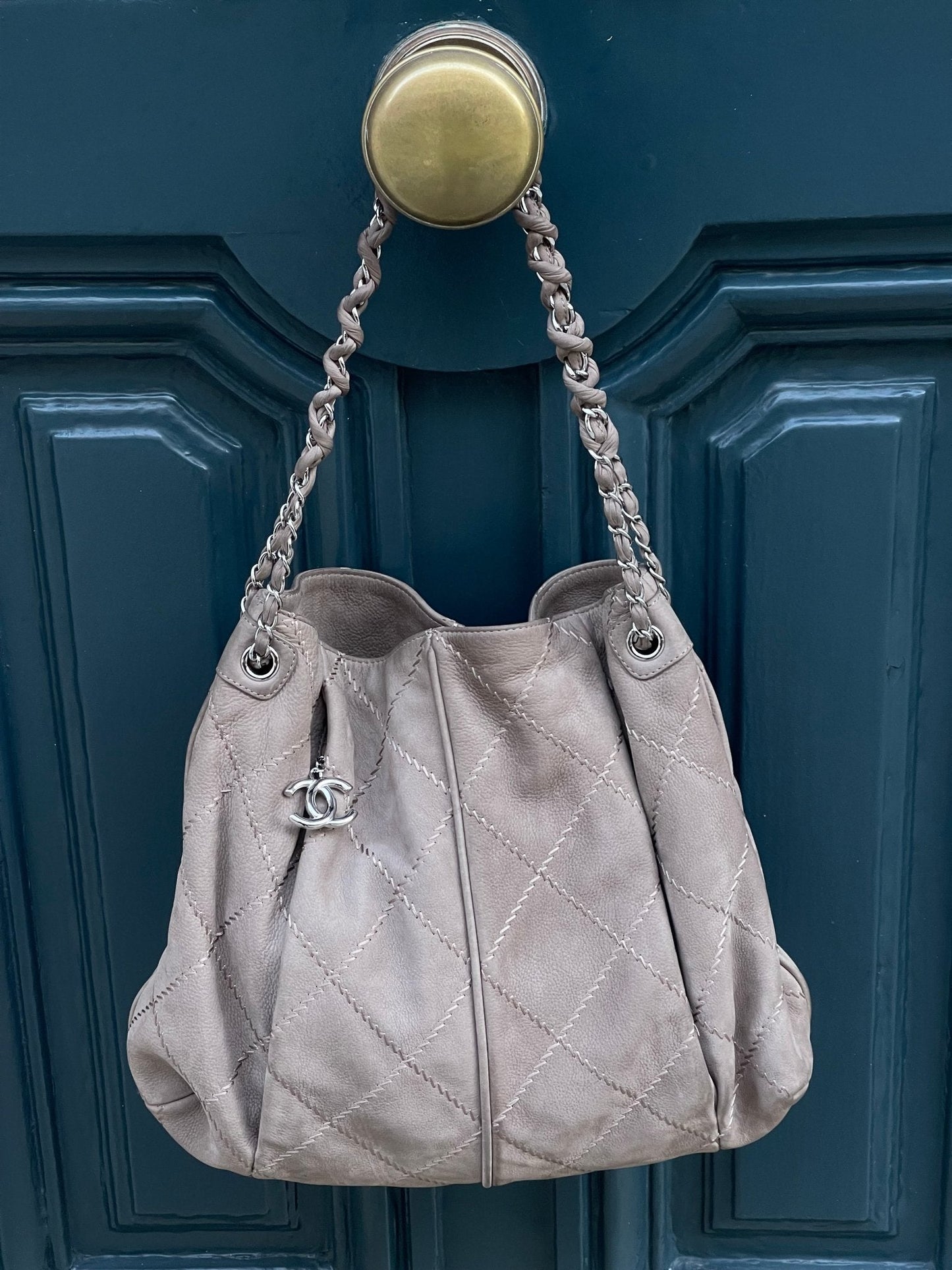 Chanel - cabas cuir Suède taupe