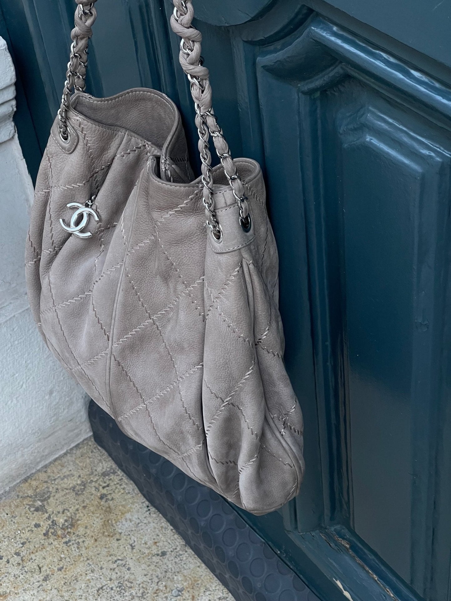 Chanel - cabas cuir Suède taupe
