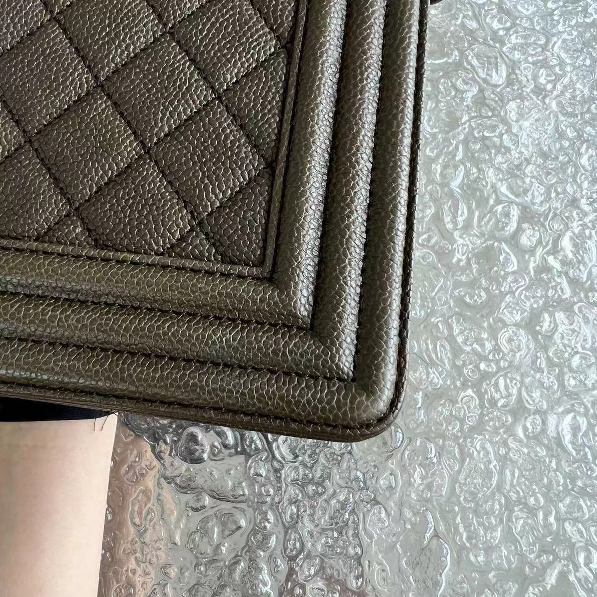 Caviar Boy Old Medium 25CM Quilted Grained Calfskin Olive Green Ruthenium Silver Hardware Series 23