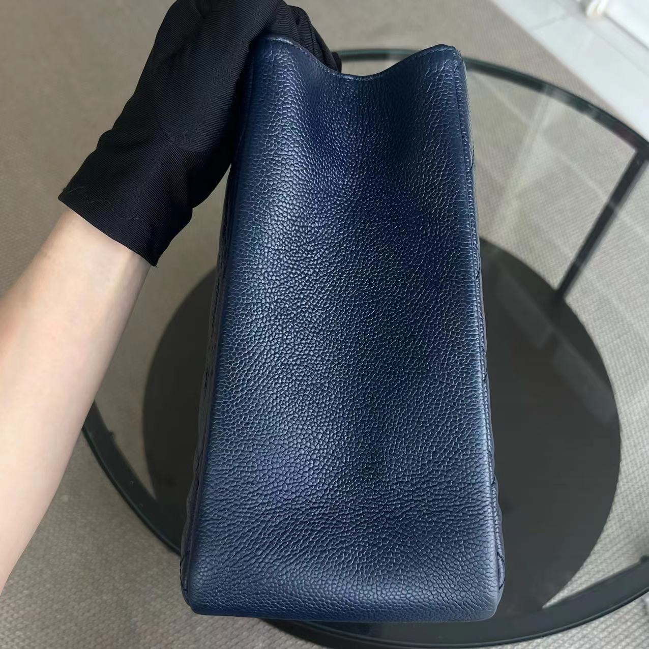 Caviar GST Grand Shopping Tote Quilted Grained Calfskin Dark Blue Golden Hardware Series 18