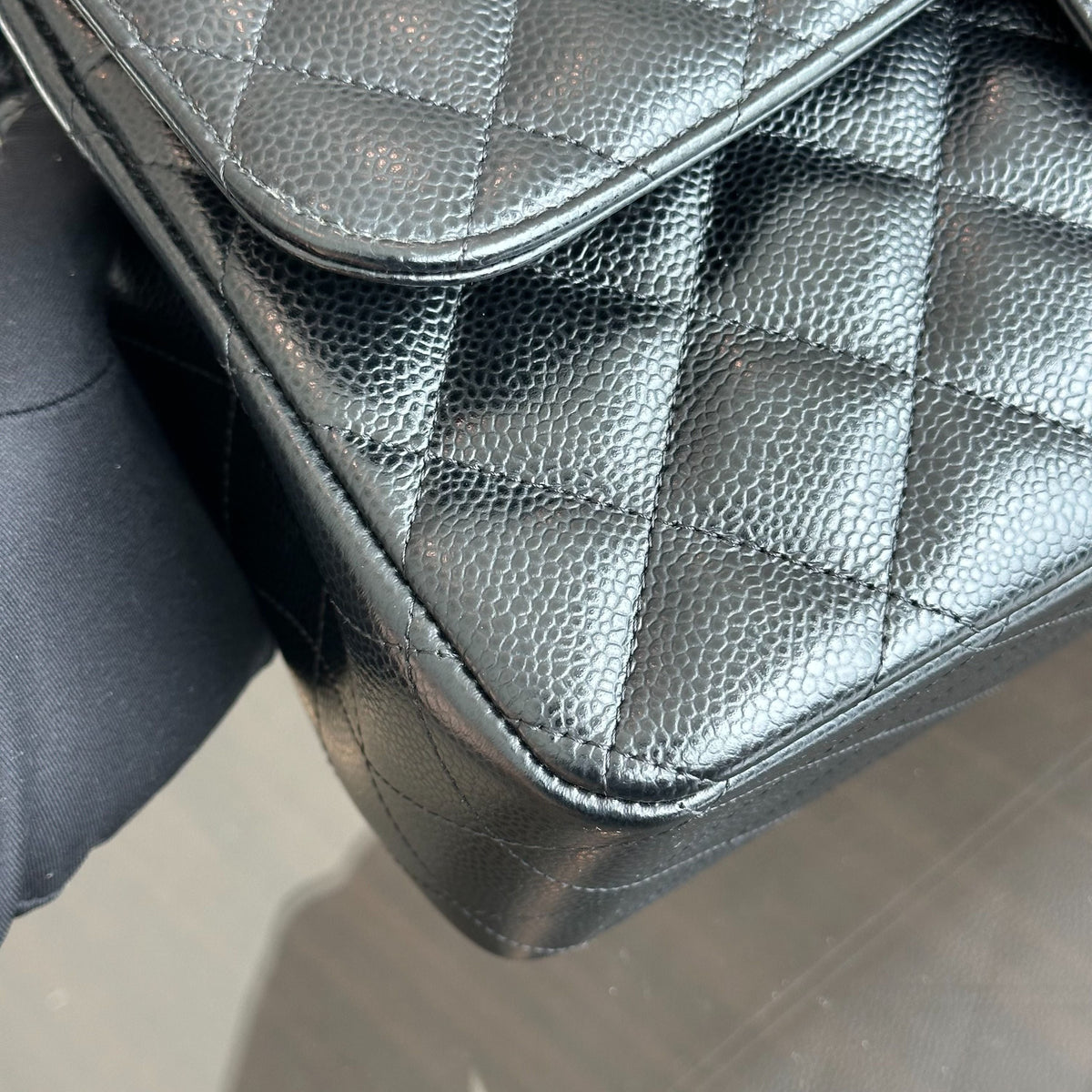 Caviar Jumbo Double Classic Flap Quilted Black GHW No 25
