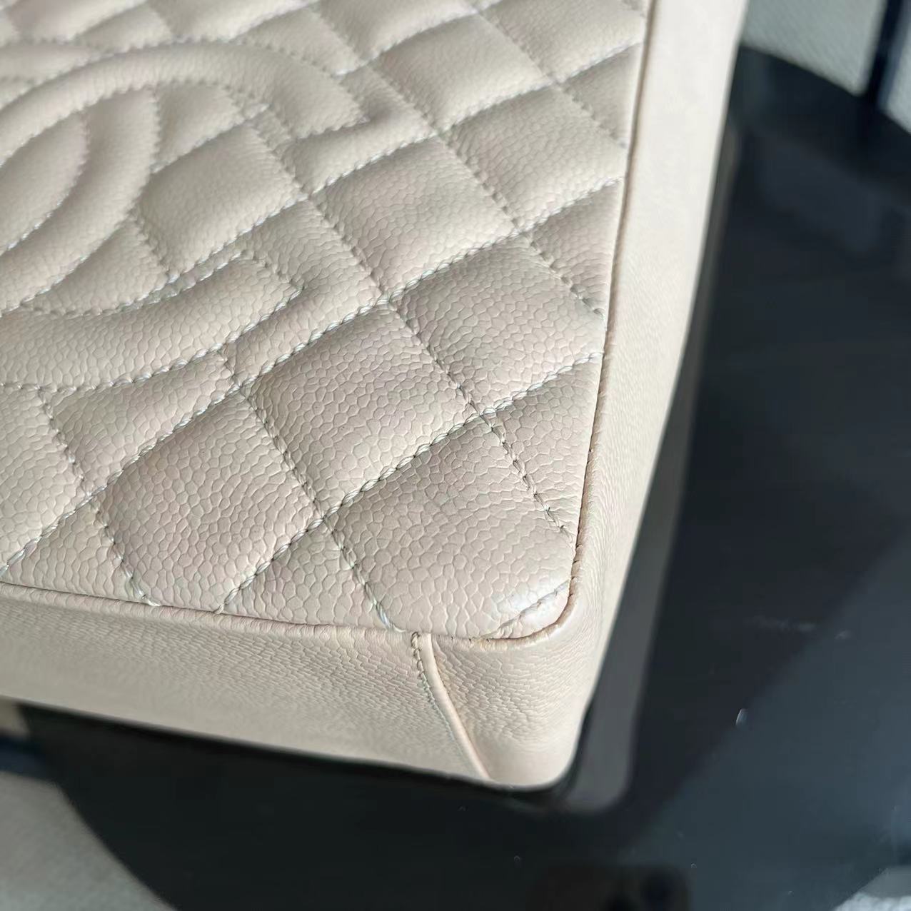 Caviar PST Petite Shopping Tote Quilted Grained Calfskin Beige Golden Hardware Series 14